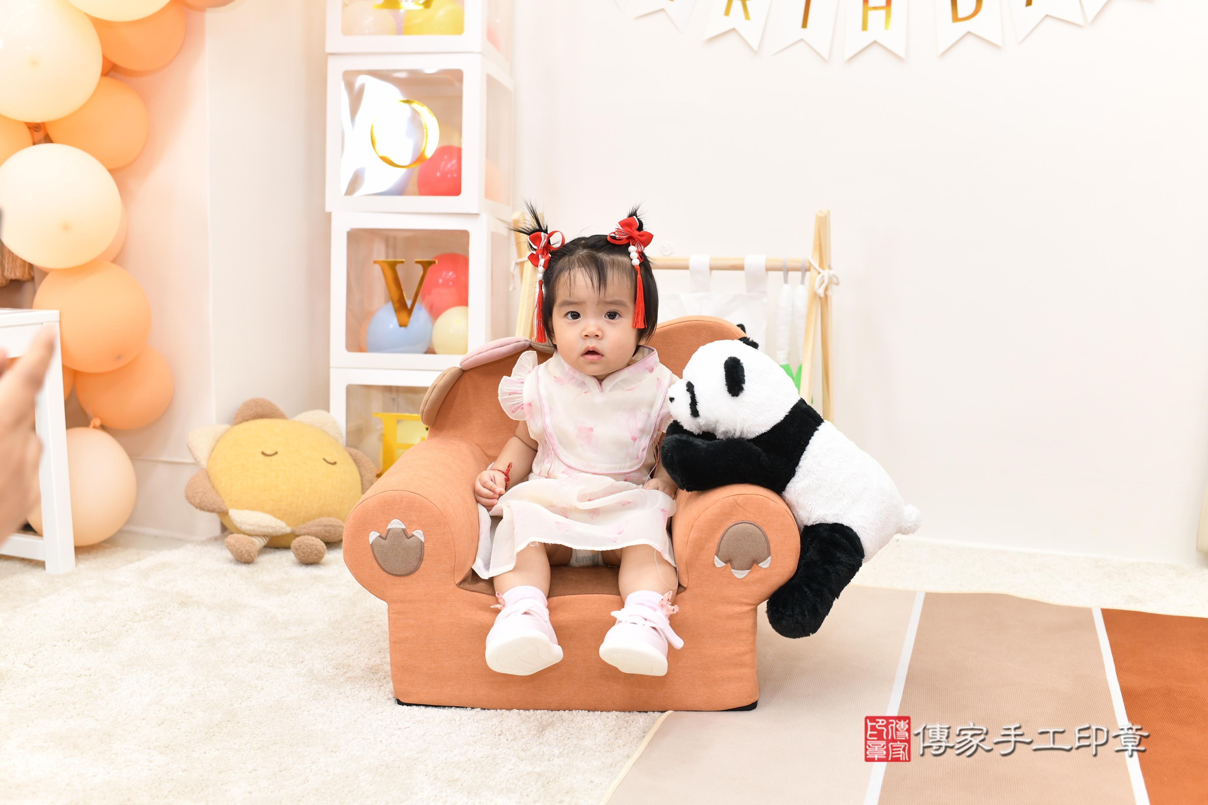 傳家手工印章高雄店、抓周、度脺、中國風會場、傳家嬰兒古禮、吉祥話、抓周道具物品24種、拍照。抓周證書。寶寶抓周、滿周歲、生日快樂、祝福