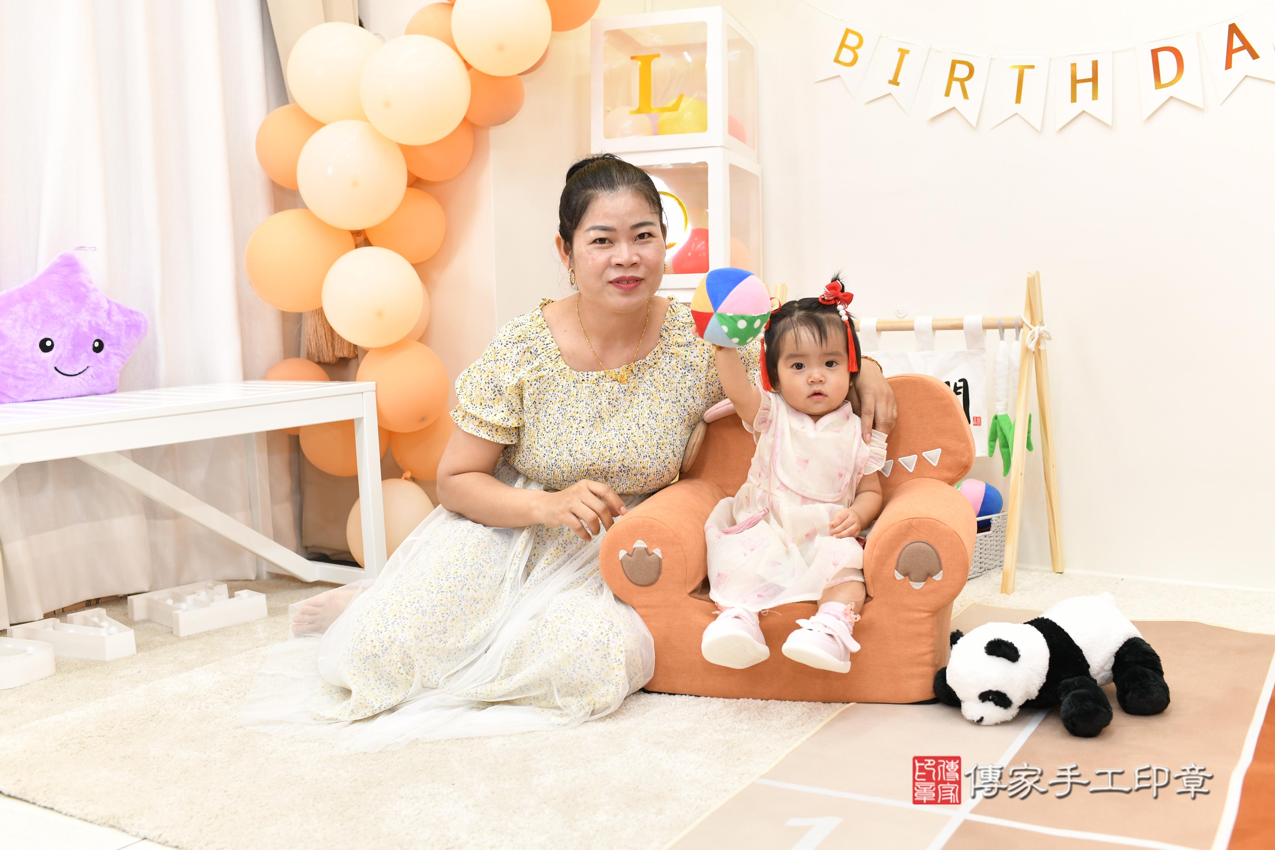 傳家手工印章高雄店、抓周、度脺、中國風會場、傳家嬰兒古禮、吉祥話、抓周道具物品24種、拍照。抓周證書。寶寶抓周、滿周歲、生日快樂、祝福