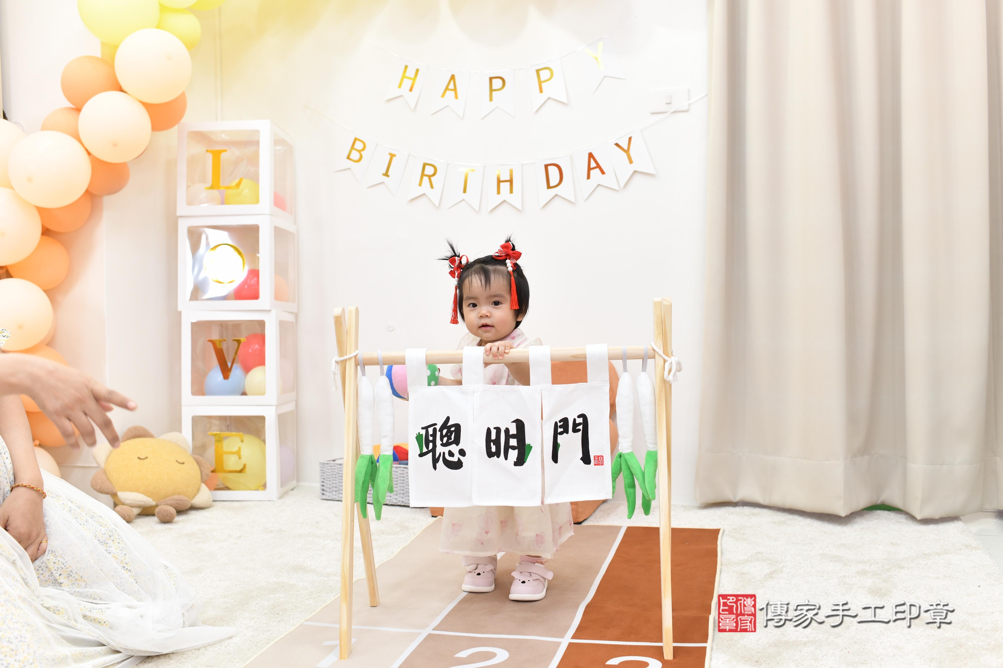 傳家手工印章高雄店、抓周、度脺、中國風會場、傳家嬰兒古禮、吉祥話、抓周道具物品24種、拍照。抓周證書。寶寶抓周、滿周歲、生日快樂、祝福