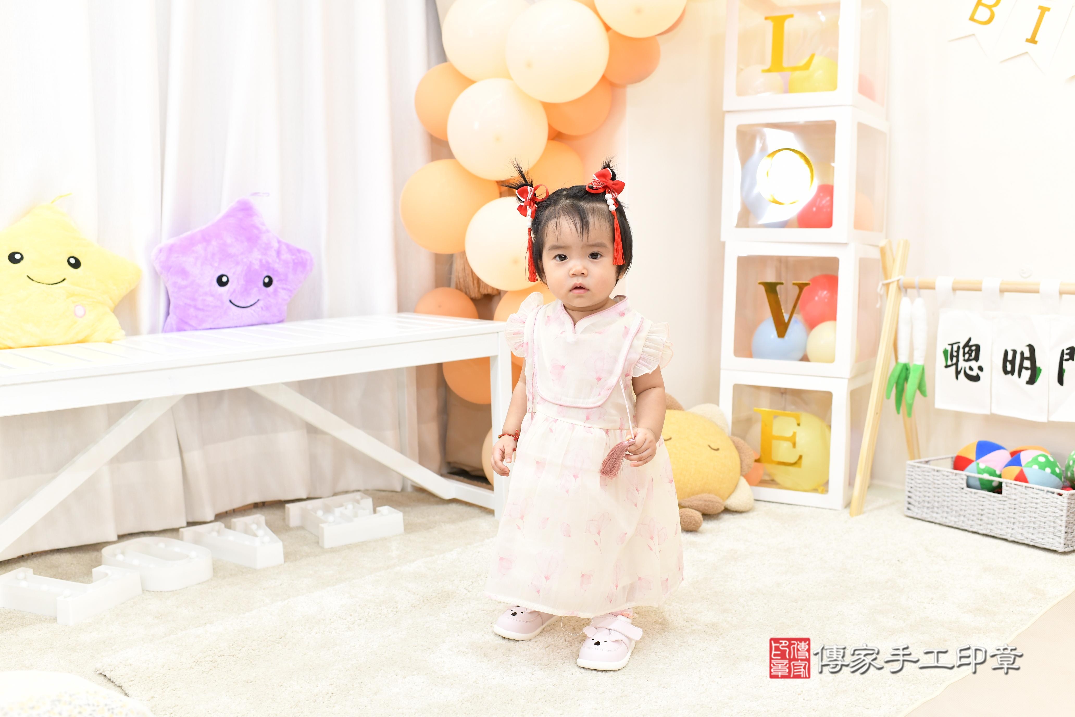 傳家手工印章高雄店、抓周、度脺、中國風會場、傳家嬰兒古禮、吉祥話、抓周道具物品24種、拍照。抓周證書。寶寶抓周、滿周歲、生日快樂、祝福