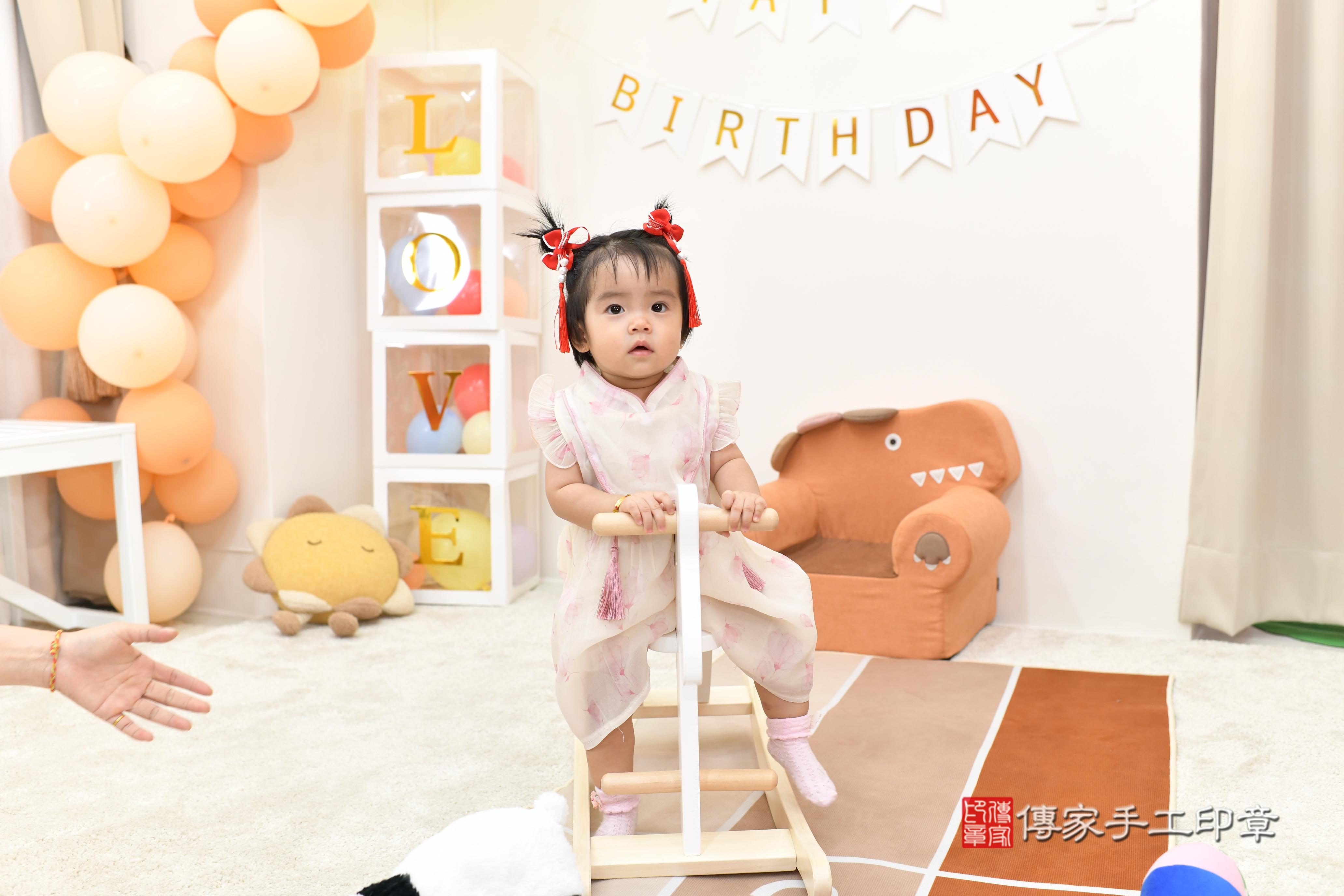 傳家手工印章高雄店、抓周、度脺、中國風會場、傳家嬰兒古禮、吉祥話、抓周道具物品24種、拍照。抓周證書。寶寶抓周、滿周歲、生日快樂、祝福