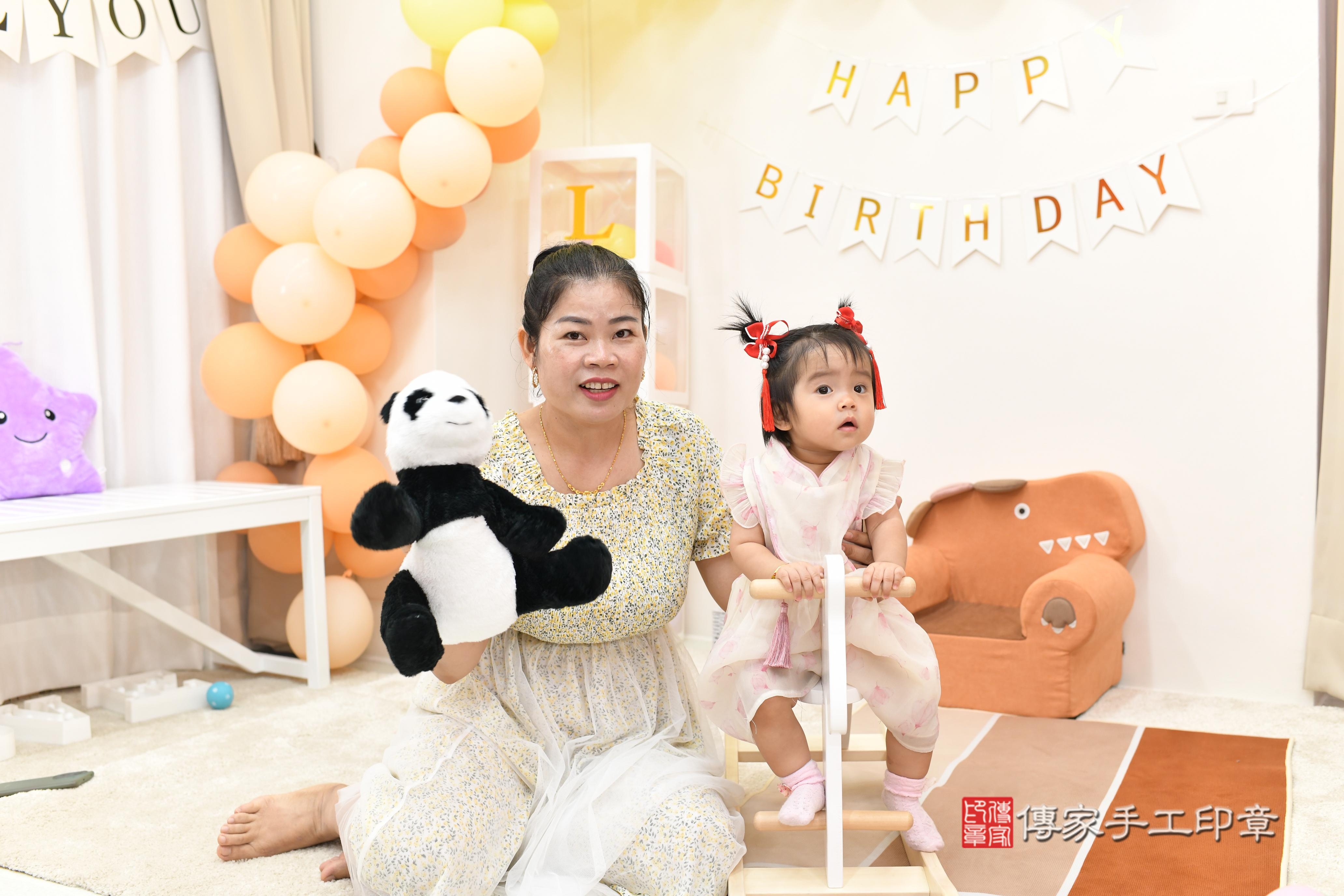 傳家手工印章高雄店、抓周、度脺、中國風會場、傳家嬰兒古禮、吉祥話、抓周道具物品24種、拍照。抓周證書。寶寶抓周、滿周歲、生日快樂、祝福