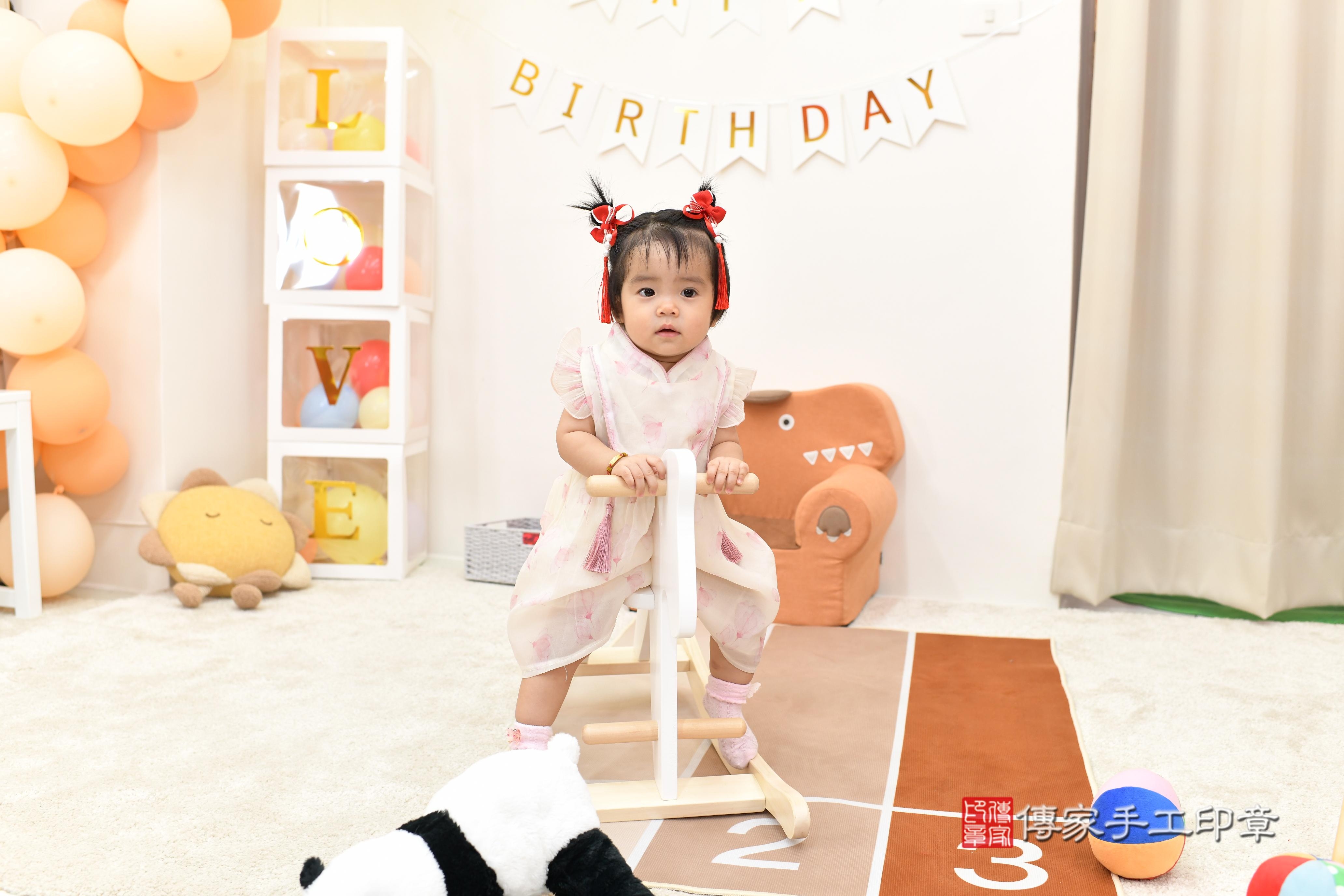 傳家手工印章高雄店、抓周、度脺、中國風會場、傳家嬰兒古禮、吉祥話、抓周道具物品24種、拍照。抓周證書。寶寶抓周、滿周歲、生日快樂、祝福