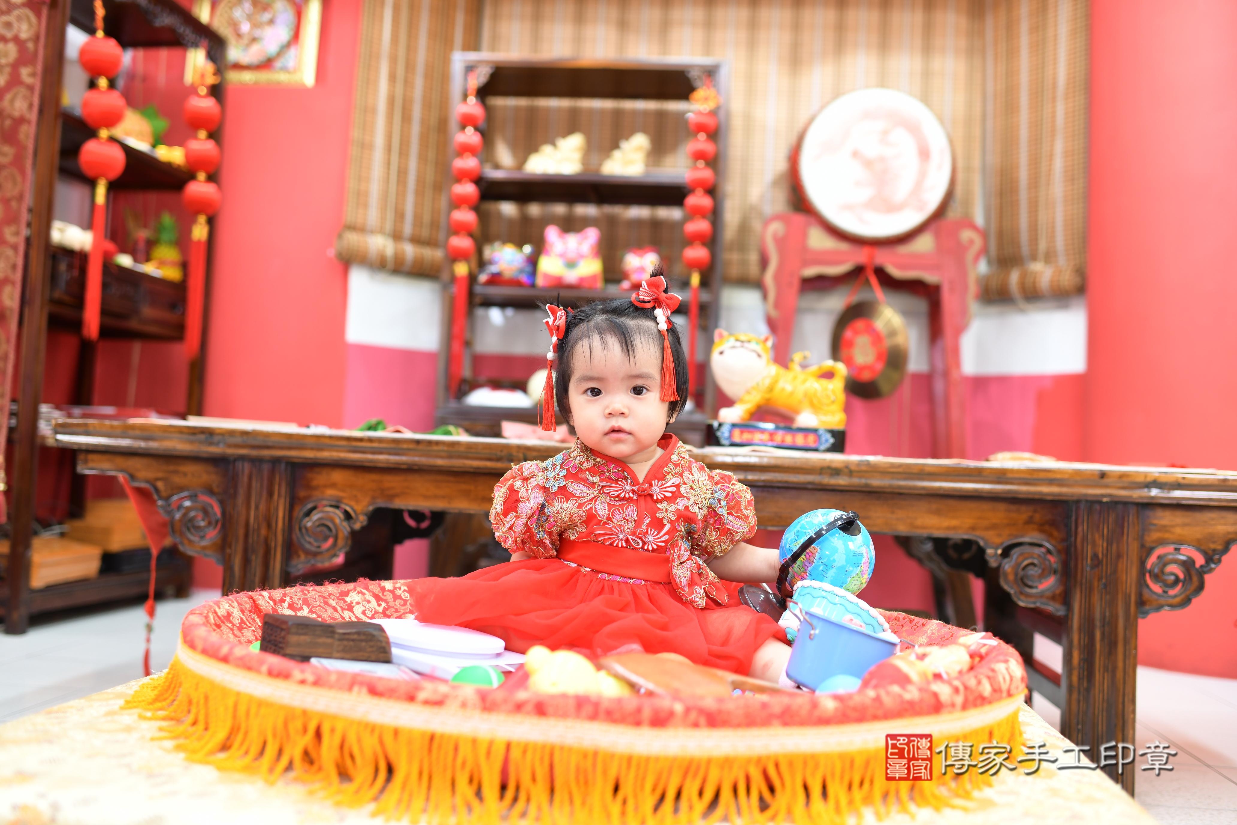 傳家手工印章高雄店、抓周、度脺、中國風會場、傳家嬰兒古禮、吉祥話、抓周道具物品24種、拍照。抓周證書。寶寶抓周、滿周歲、生日快樂、祝福