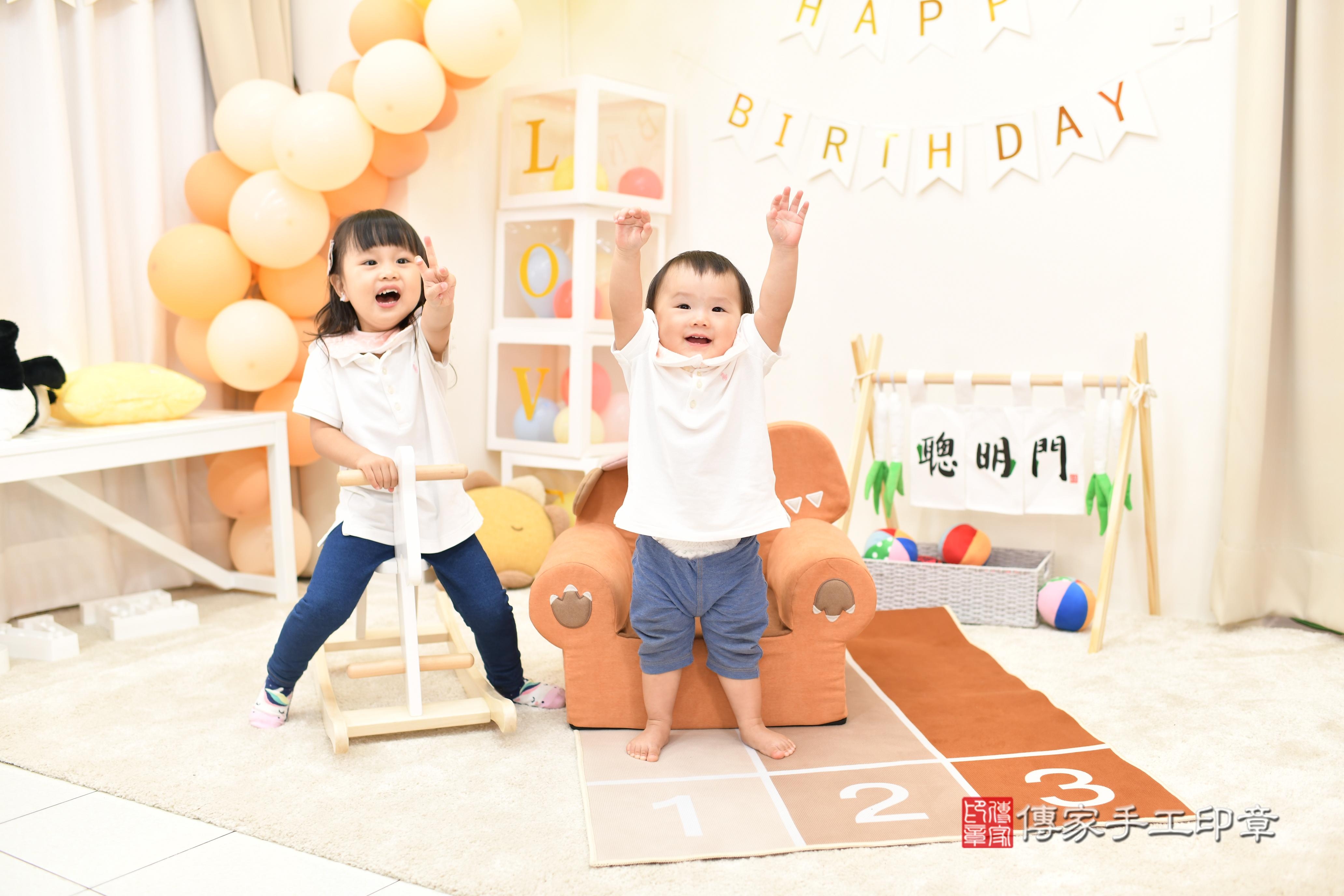 傳家手工印章高雄店、抓周、度脺、中國風會場、傳家嬰兒古禮、吉祥話、抓周道具物品24種、拍照。抓周證書。寶寶抓周、滿周歲、生日快樂、祝福