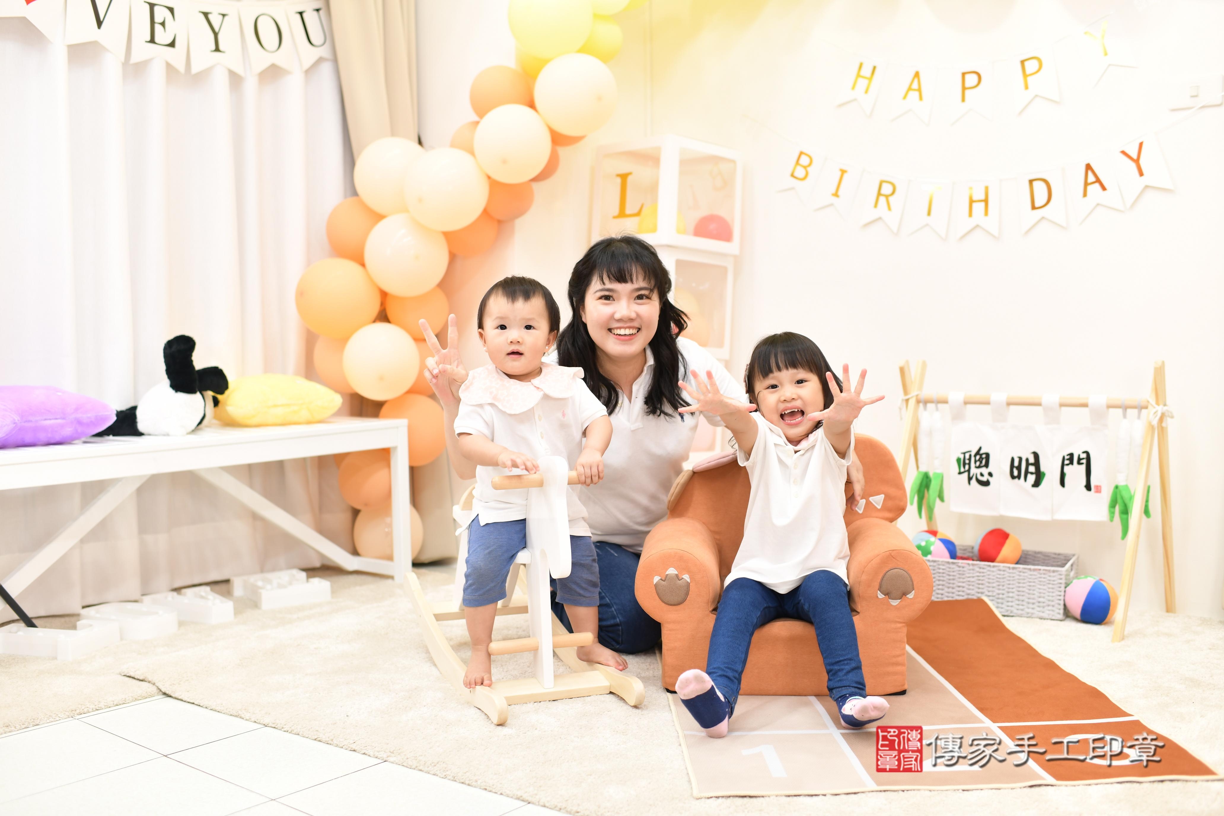 傳家手工印章高雄店、抓周、度脺、中國風會場、傳家嬰兒古禮、吉祥話、抓周道具物品24種、拍照。抓周證書。寶寶抓周、滿周歲、生日快樂、祝福