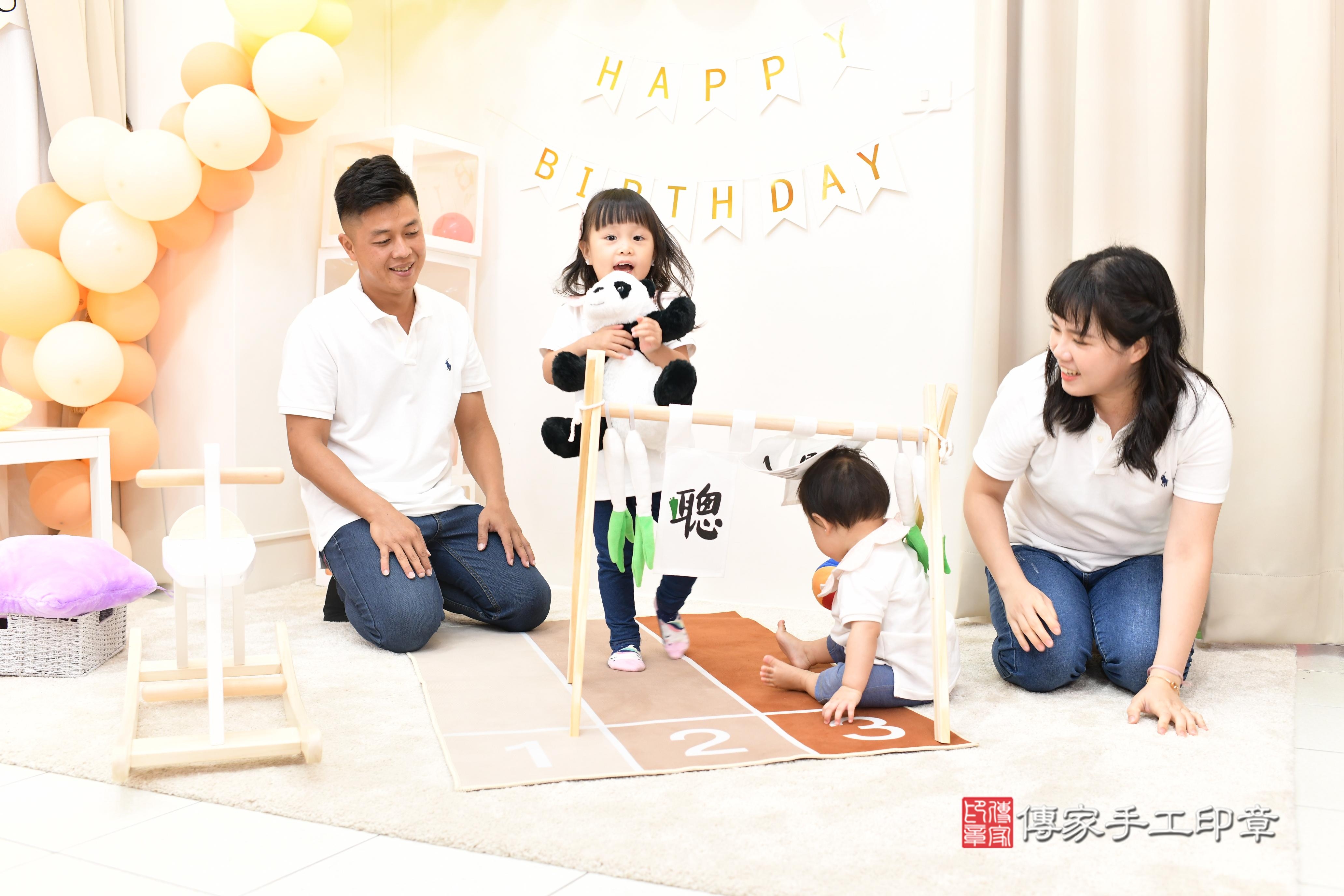 傳家手工印章高雄店、抓周、度脺、中國風會場、傳家嬰兒古禮、吉祥話、抓周道具物品24種、拍照。抓周證書。寶寶抓周、滿周歲、生日快樂、祝福