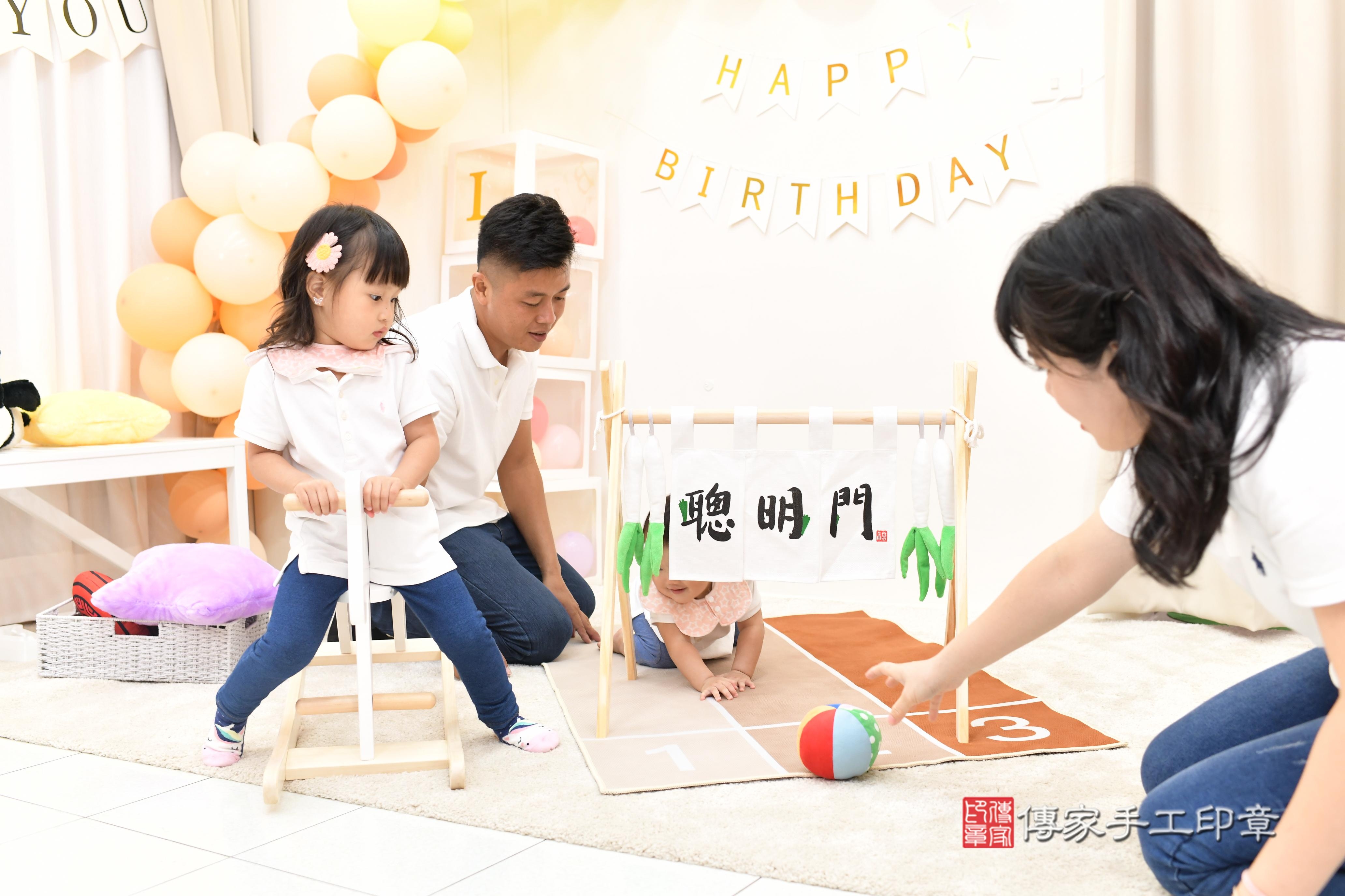 傳家手工印章高雄店、抓周、度脺、中國風會場、傳家嬰兒古禮、吉祥話、抓周道具物品24種、拍照。抓周證書。寶寶抓周、滿周歲、生日快樂、祝福