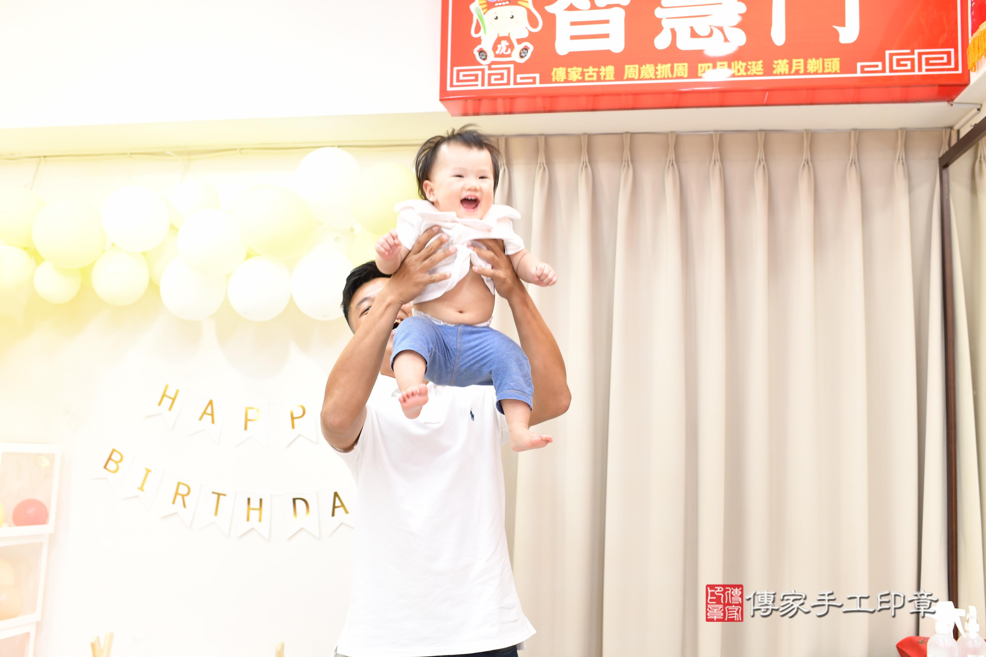 傳家手工印章高雄店、抓周、度脺、中國風會場、傳家嬰兒古禮、吉祥話、抓周道具物品24種、拍照。抓周證書。寶寶抓周、滿周歲、生日快樂、祝福