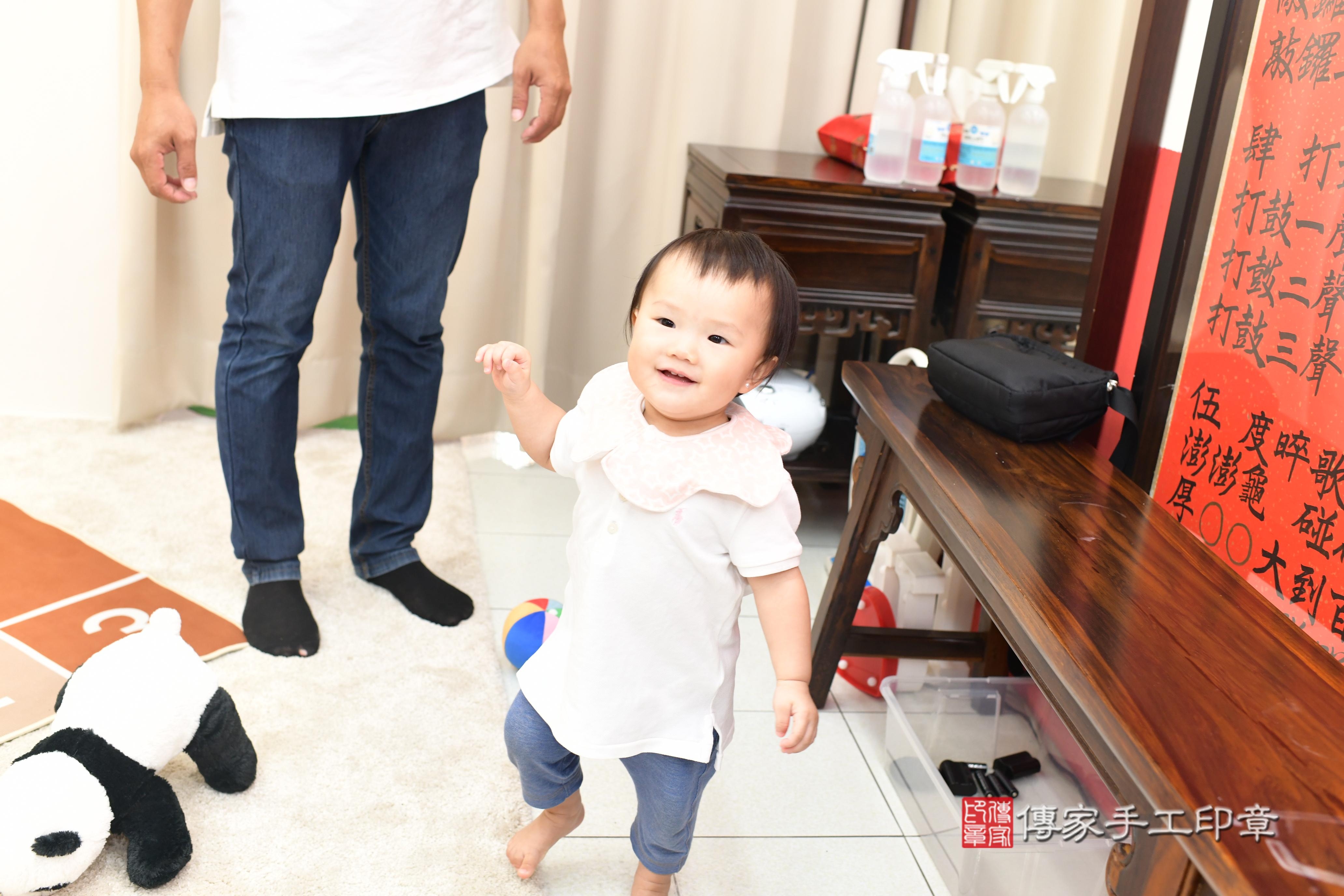 傳家手工印章高雄店、抓周、度脺、中國風會場、傳家嬰兒古禮、吉祥話、抓周道具物品24種、拍照。抓周證書。寶寶抓周、滿周歲、生日快樂、祝福