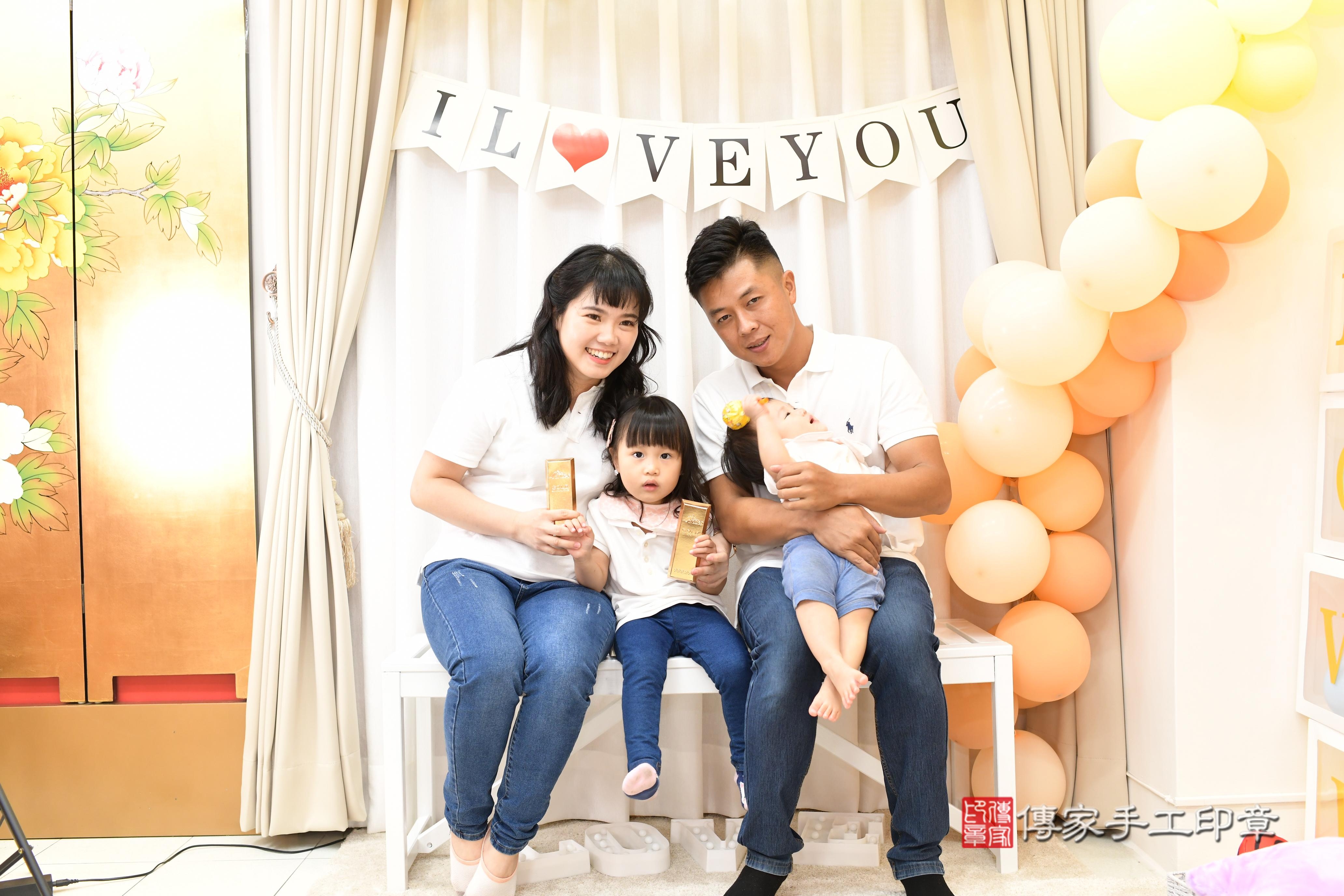 傳家手工印章高雄店、抓周、度脺、中國風會場、傳家嬰兒古禮、吉祥話、抓周道具物品24種、拍照。抓周證書。寶寶抓周、滿周歲、生日快樂、祝福