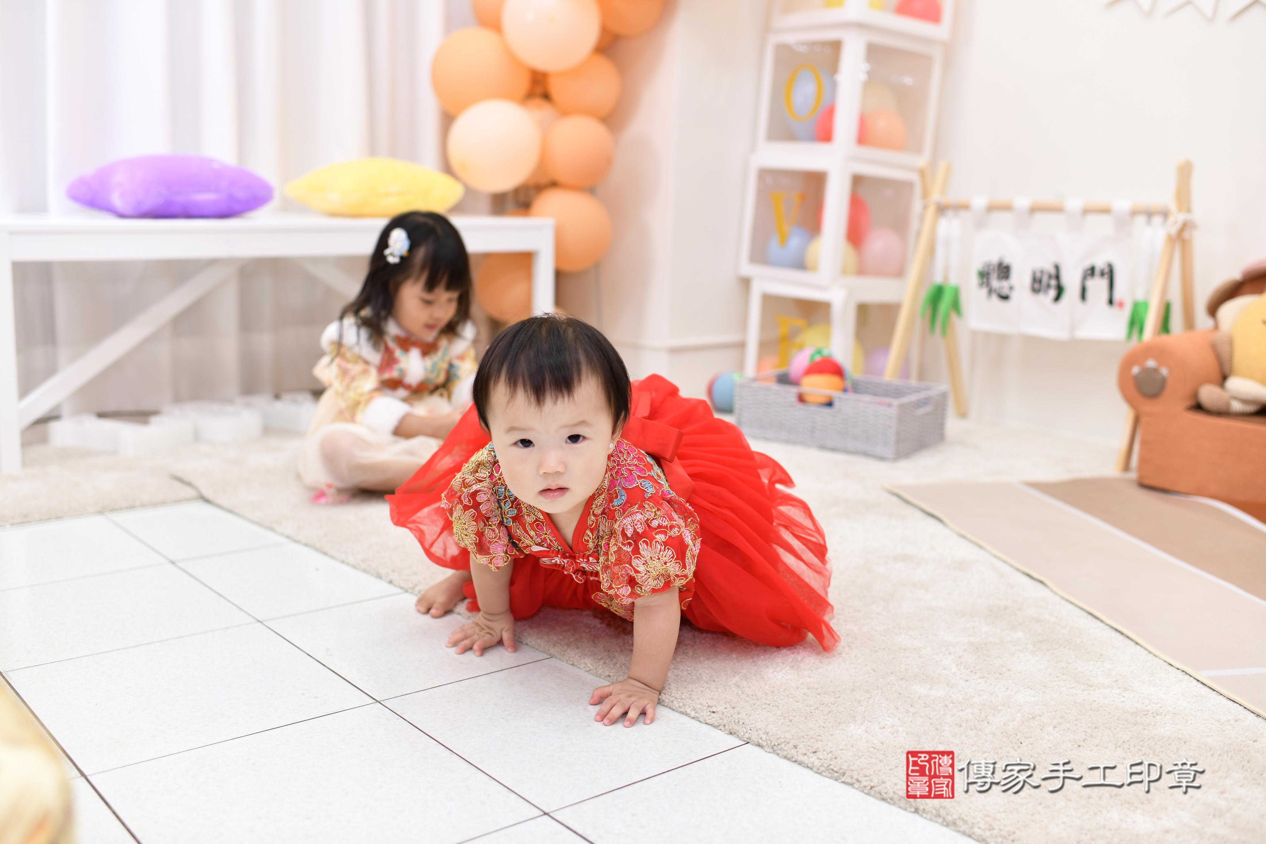 傳家手工印章高雄店、抓周、度脺、中國風會場、傳家嬰兒古禮、吉祥話、抓周道具物品24種、拍照。抓周證書。寶寶抓周、滿周歲、生日快樂、祝福