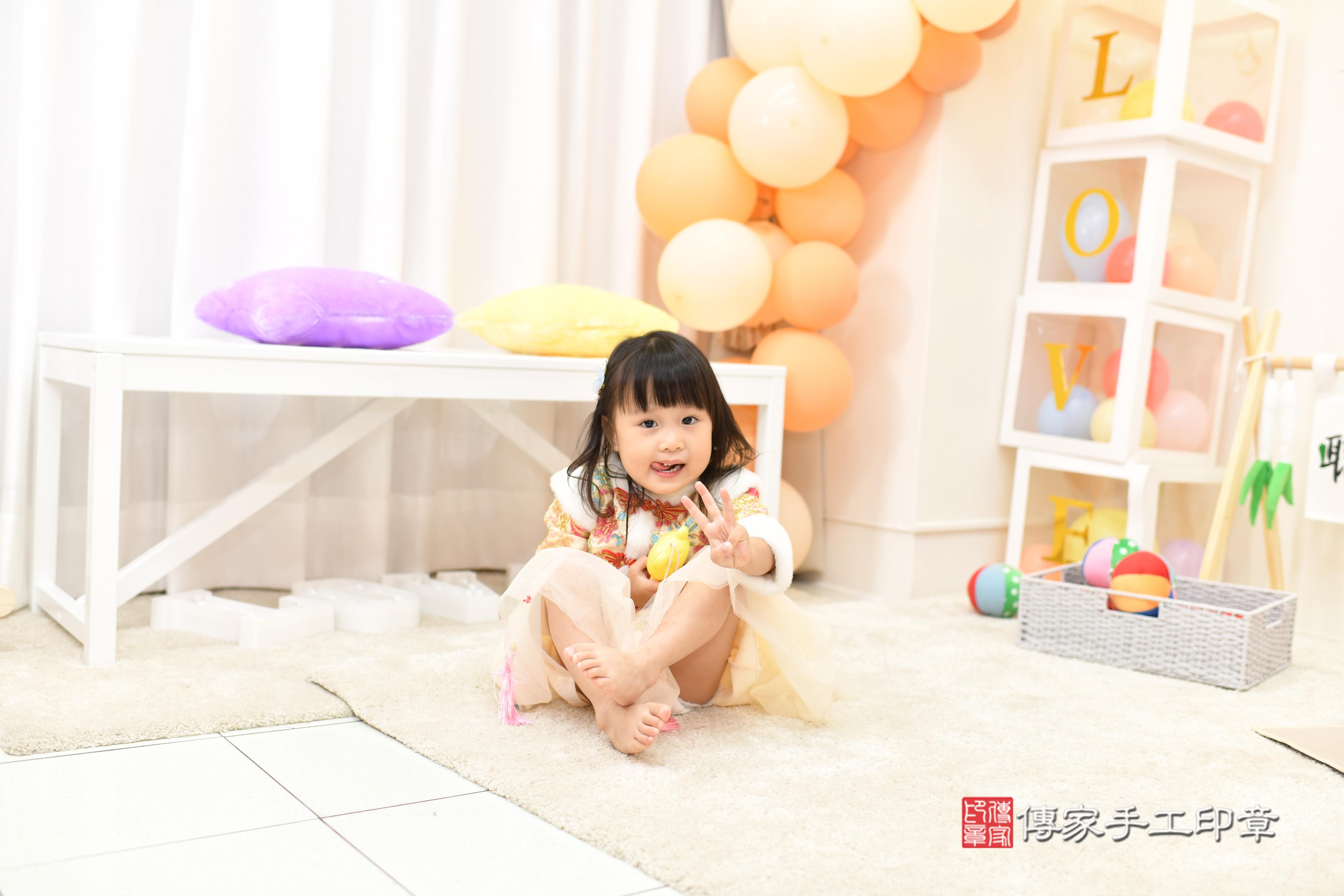 傳家手工印章高雄店、抓周、度脺、中國風會場、傳家嬰兒古禮、吉祥話、抓周道具物品24種、拍照。抓周證書。寶寶抓周、滿周歲、生日快樂、祝福