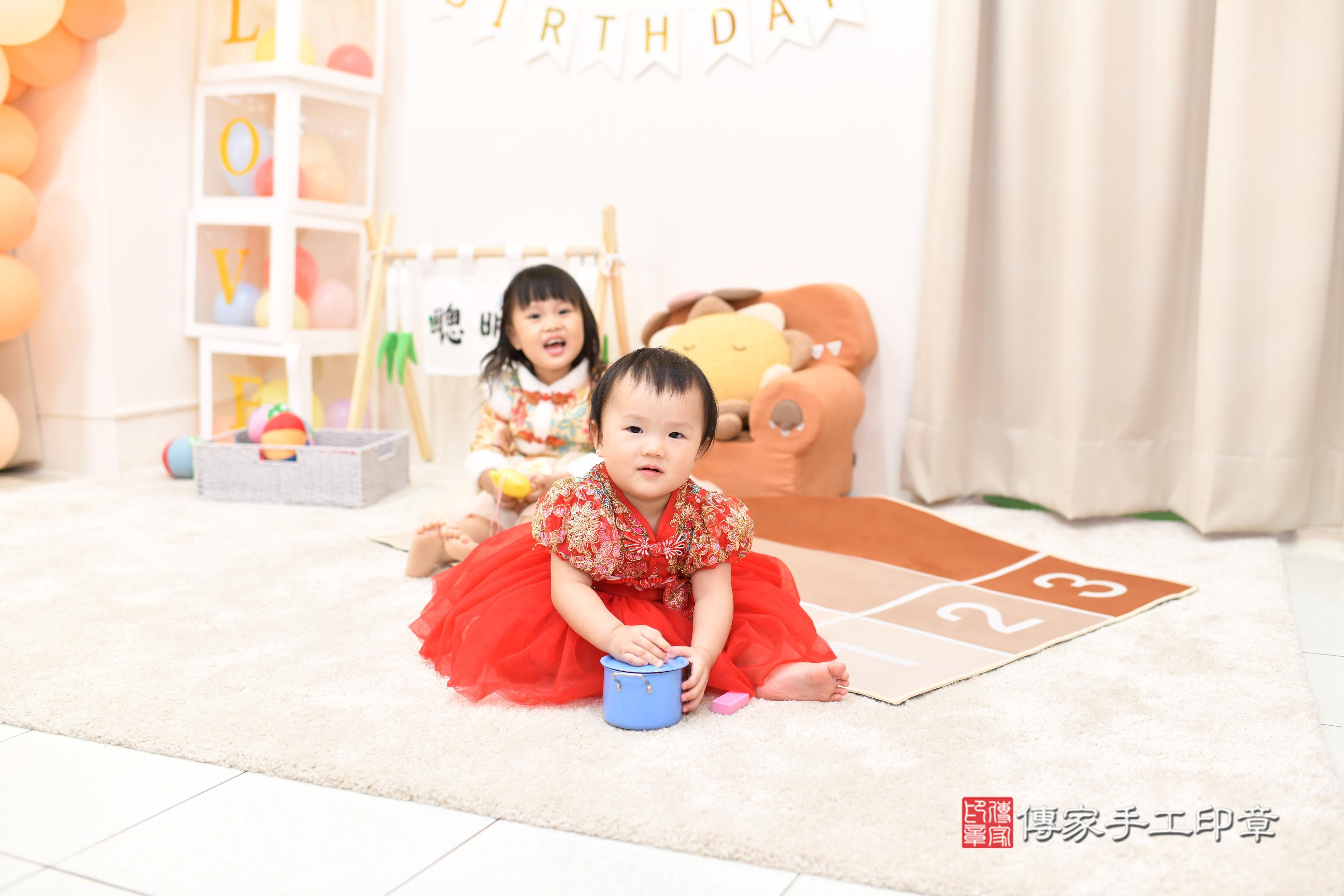 傳家手工印章高雄店、抓周、度脺、中國風會場、傳家嬰兒古禮、吉祥話、抓周道具物品24種、拍照。抓周證書。寶寶抓周、滿周歲、生日快樂、祝福