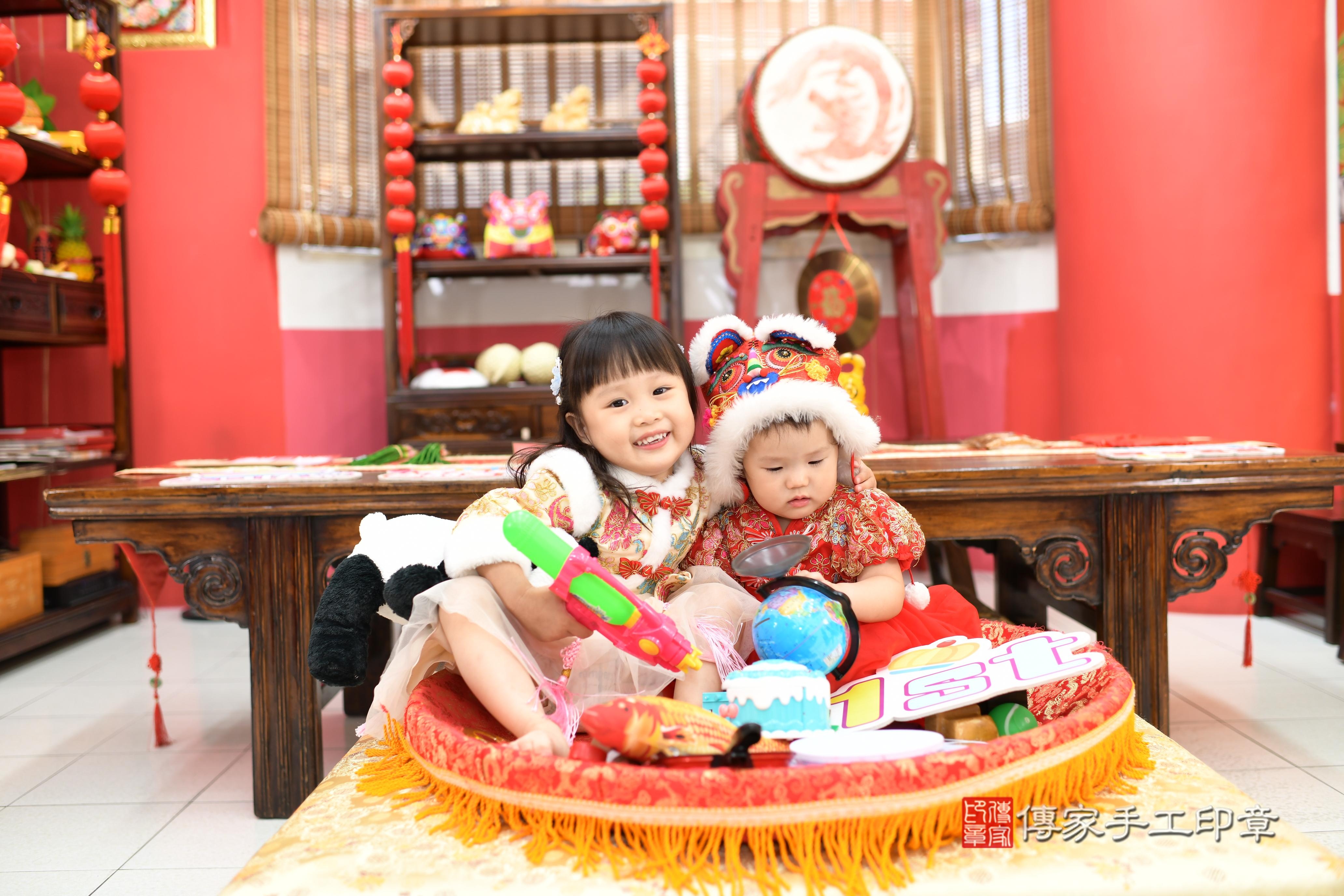 傳家手工印章高雄店、抓周、度脺、中國風會場、傳家嬰兒古禮、吉祥話、抓周道具物品24種、拍照。抓周證書。寶寶抓周、滿周歲、生日快樂、祝福