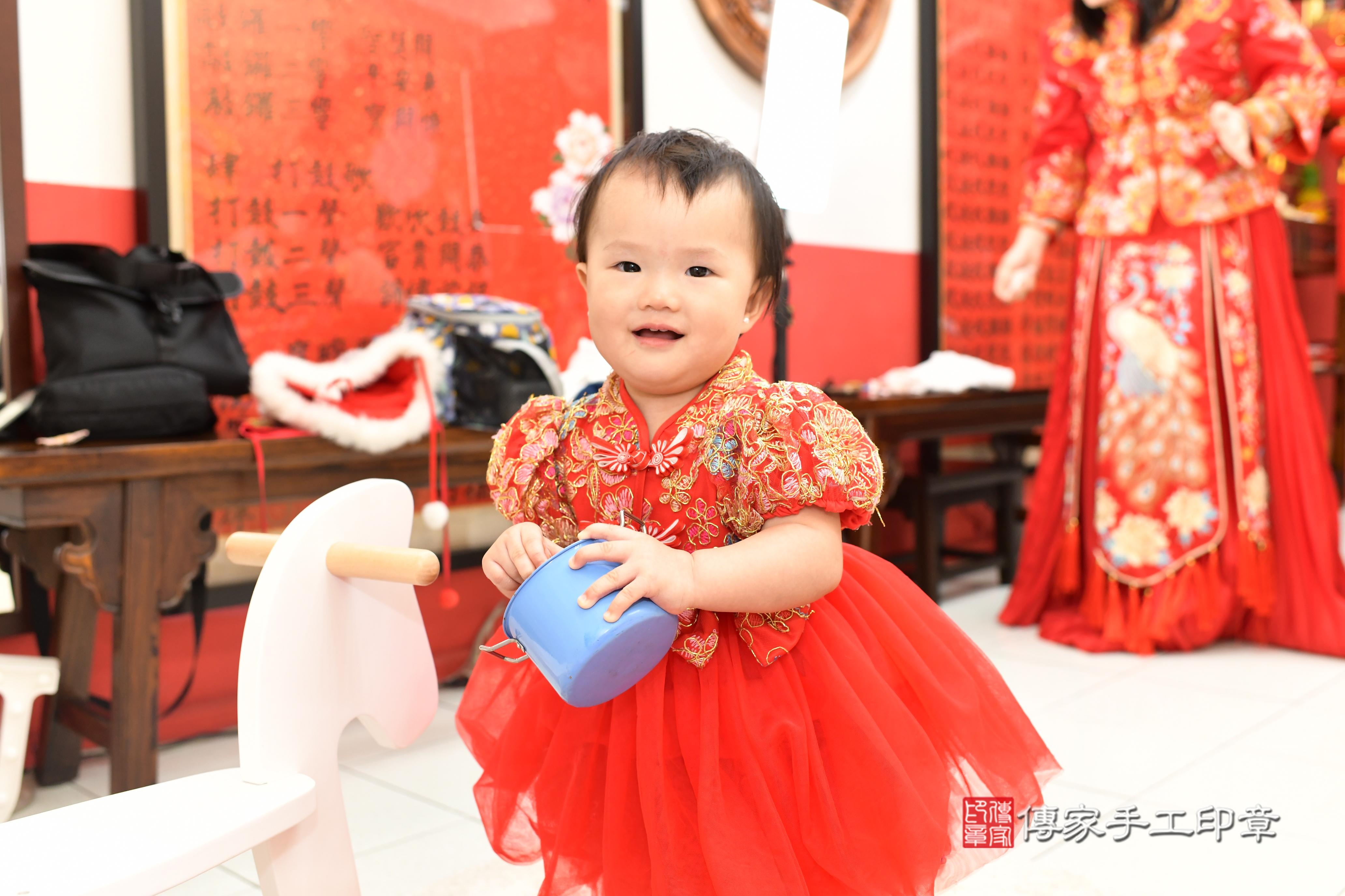 傳家手工印章高雄店、抓周、度脺、中國風會場、傳家嬰兒古禮、吉祥話、抓周道具物品24種、拍照。抓周證書。寶寶抓周、滿周歲、生日快樂、祝福