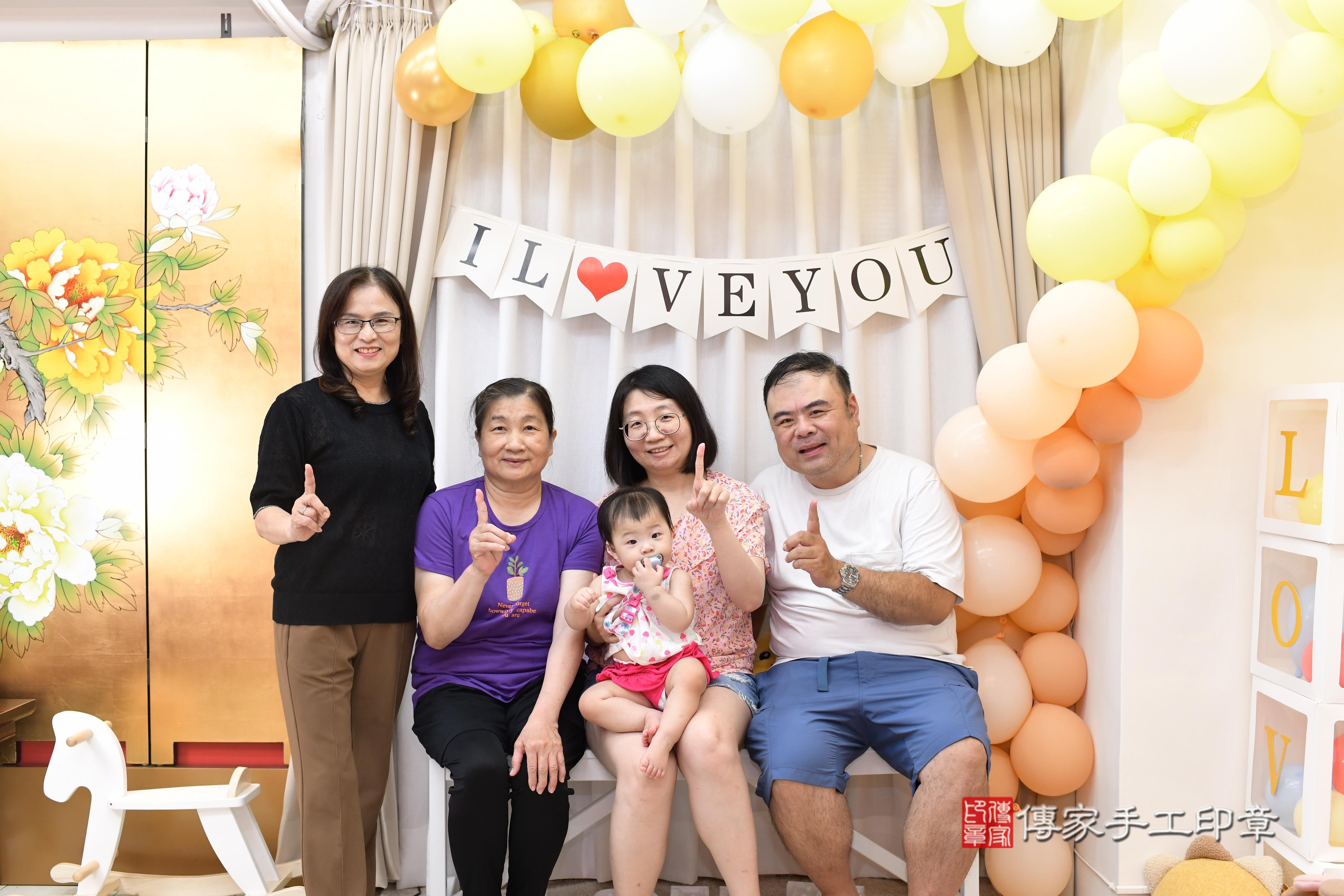 傳家手工印章高雄店、抓周、度脺、中國風會場、傳家嬰兒古禮、吉祥話、抓周道具物品24種、拍照。抓周證書。寶寶抓周、滿周歲、生日快樂、祝福