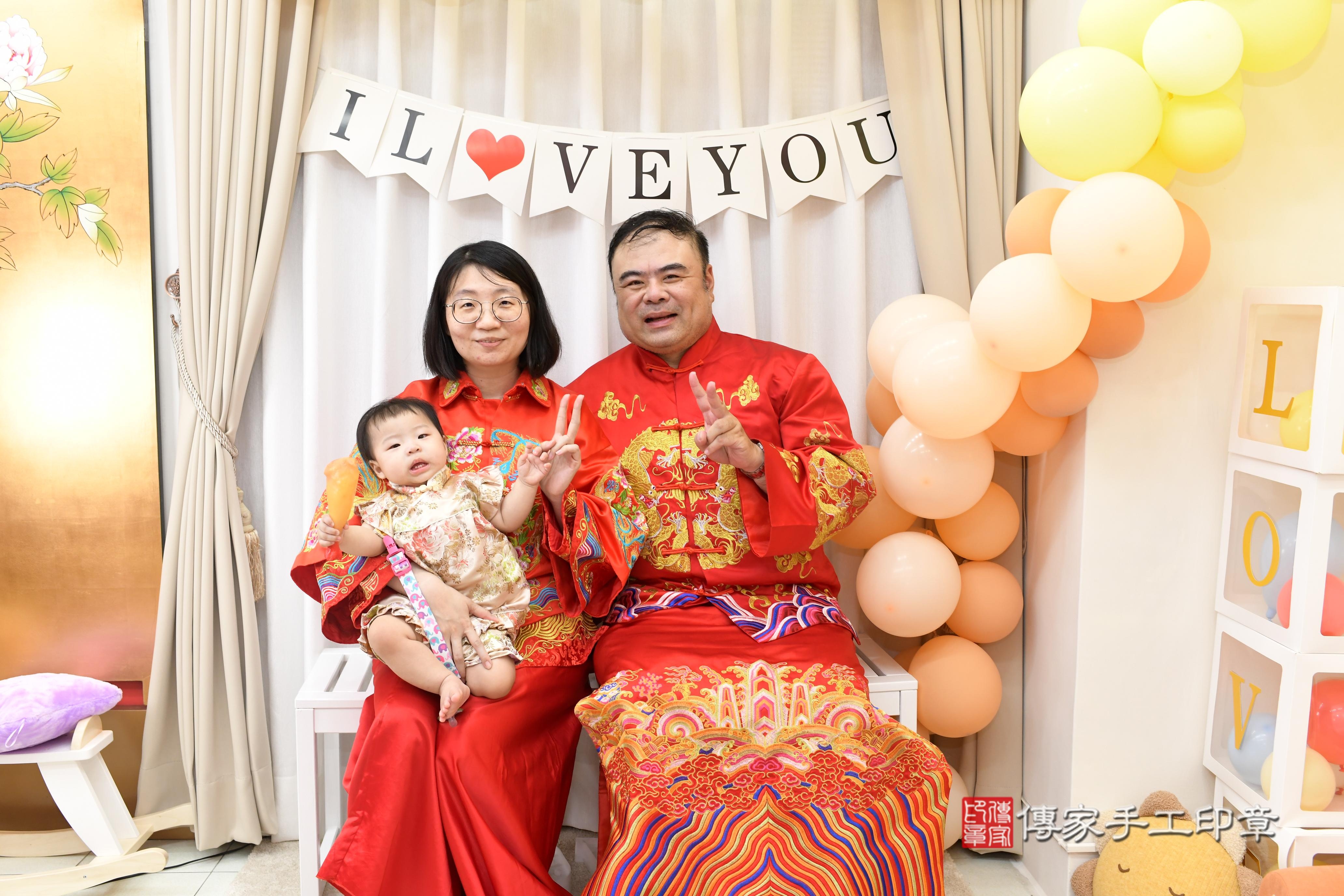 傳家手工印章高雄店、抓周、度脺、中國風會場、傳家嬰兒古禮、吉祥話、抓周道具物品24種、拍照。抓周證書。寶寶抓周、滿周歲、生日快樂、祝福