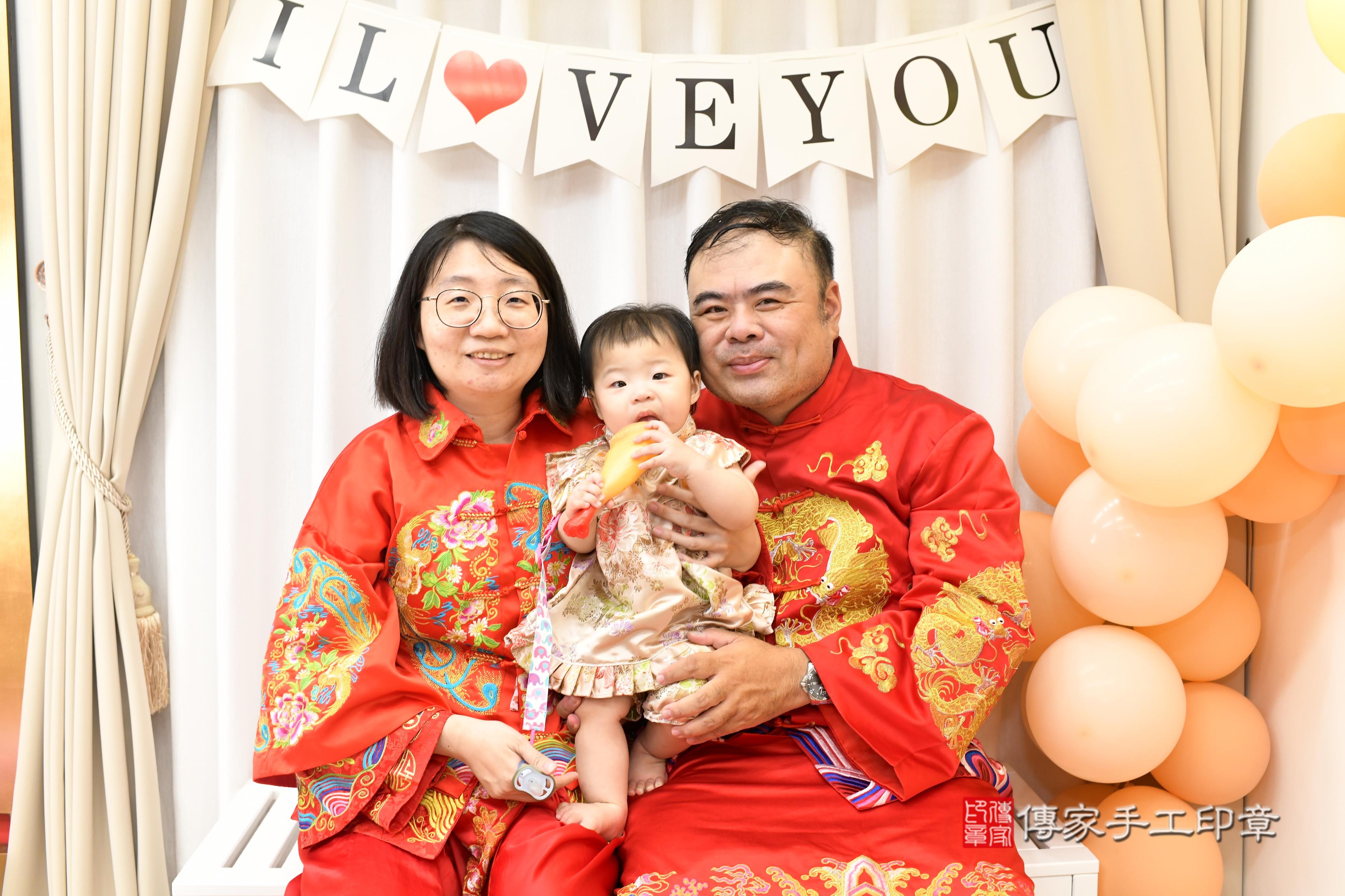 傳家手工印章高雄店、抓周、度脺、中國風會場、傳家嬰兒古禮、吉祥話、抓周道具物品24種、拍照。抓周證書。寶寶抓周、滿周歲、生日快樂、祝福