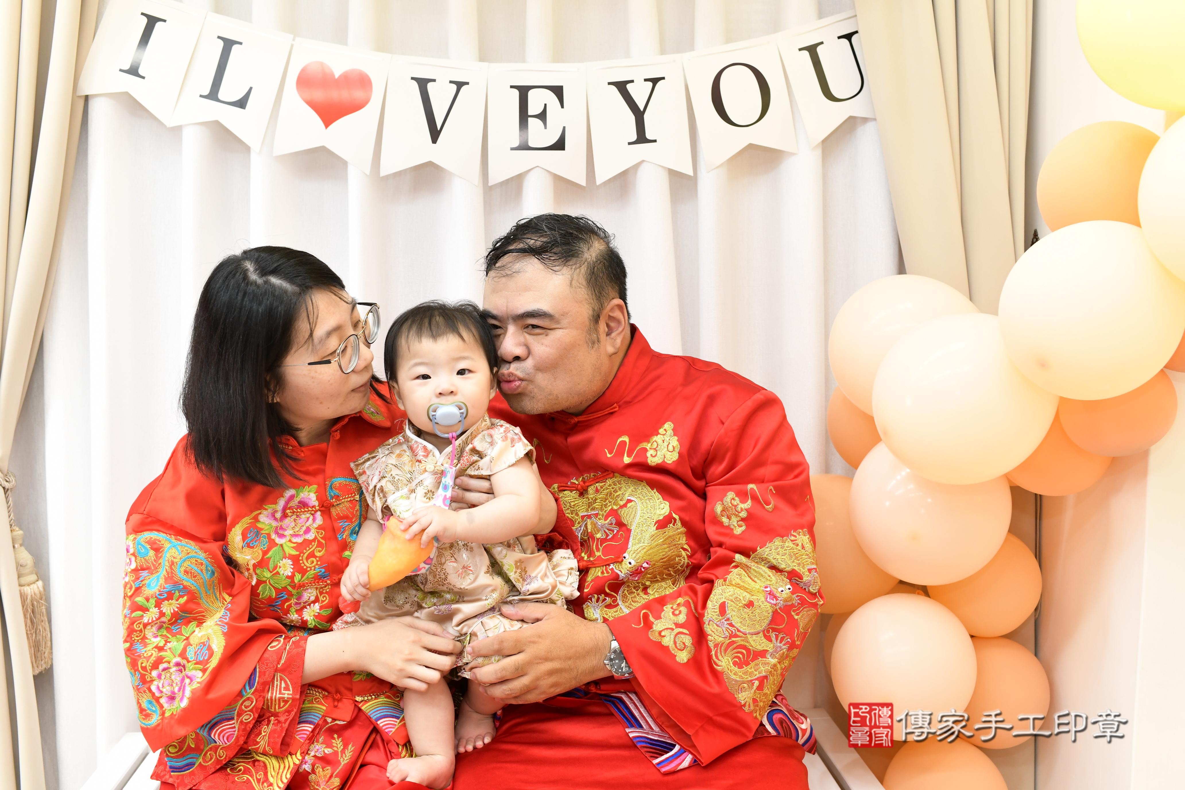 傳家手工印章高雄店、抓周、度脺、中國風會場、傳家嬰兒古禮、吉祥話、抓周道具物品24種、拍照。抓周證書。寶寶抓周、滿周歲、生日快樂、祝福