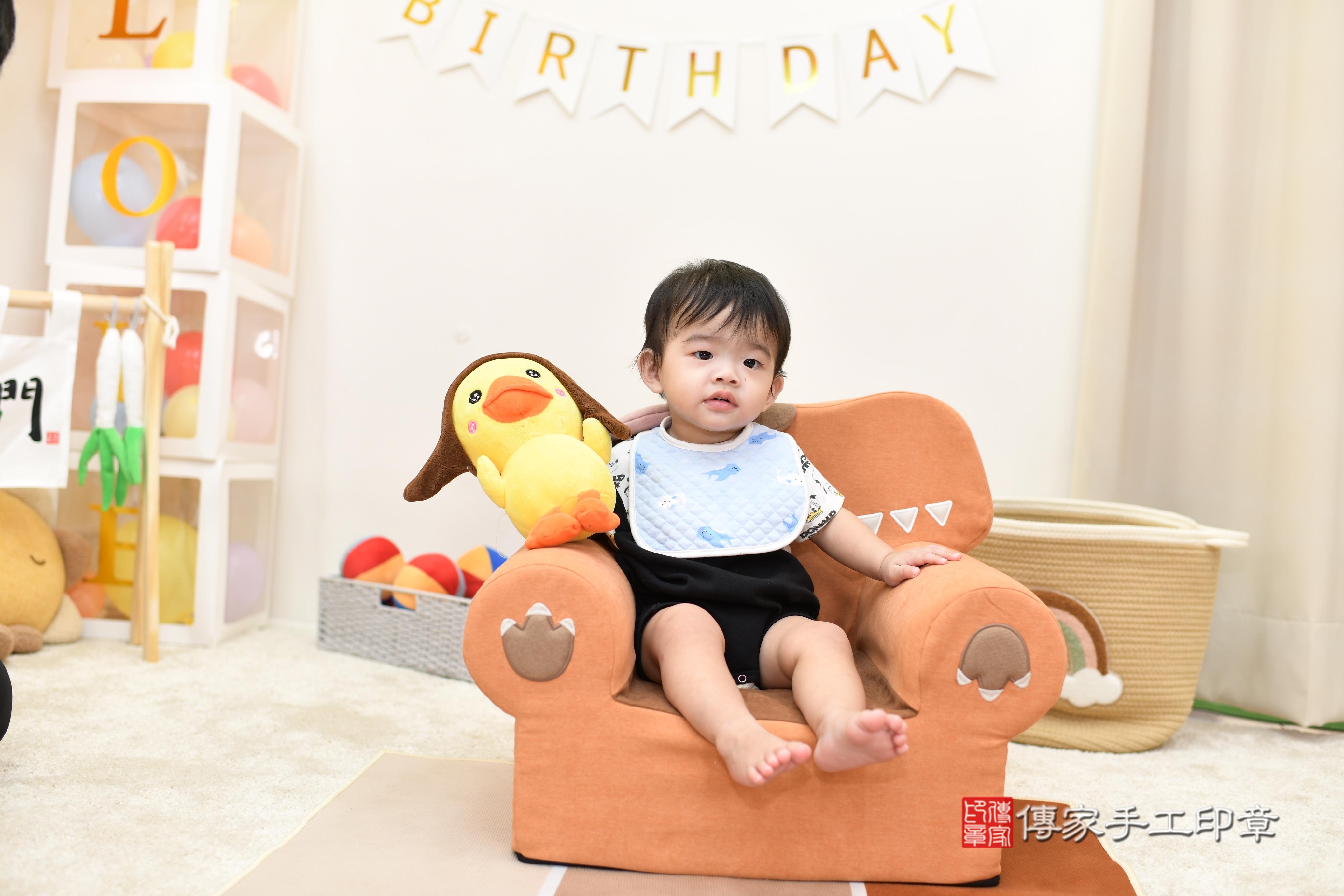 傳家手工印章高雄店、抓周、度脺、中國風會場、傳家嬰兒古禮、吉祥話、抓周道具物品24種、拍照。抓周證書。寶寶抓周、滿周歲、生日快樂、祝福