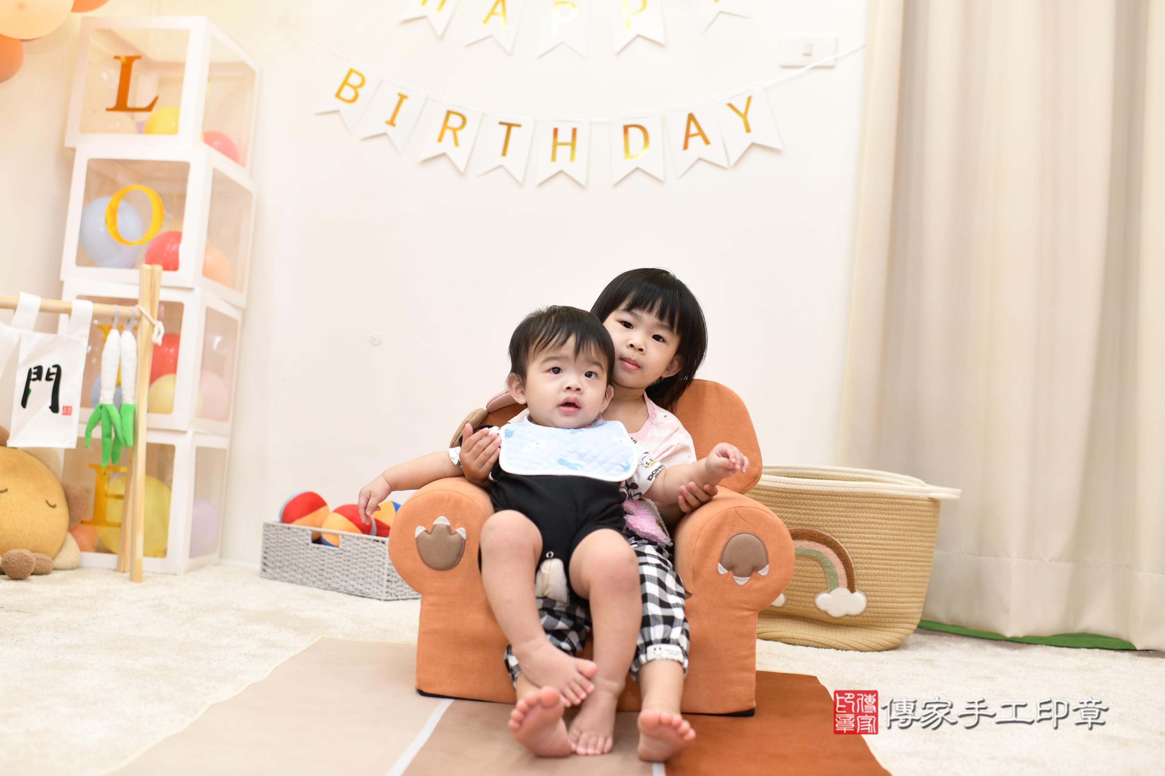 傳家手工印章高雄店、抓周、度脺、中國風會場、傳家嬰兒古禮、吉祥話、抓周道具物品24種、拍照。抓周證書。寶寶抓周、滿周歲、生日快樂、祝福