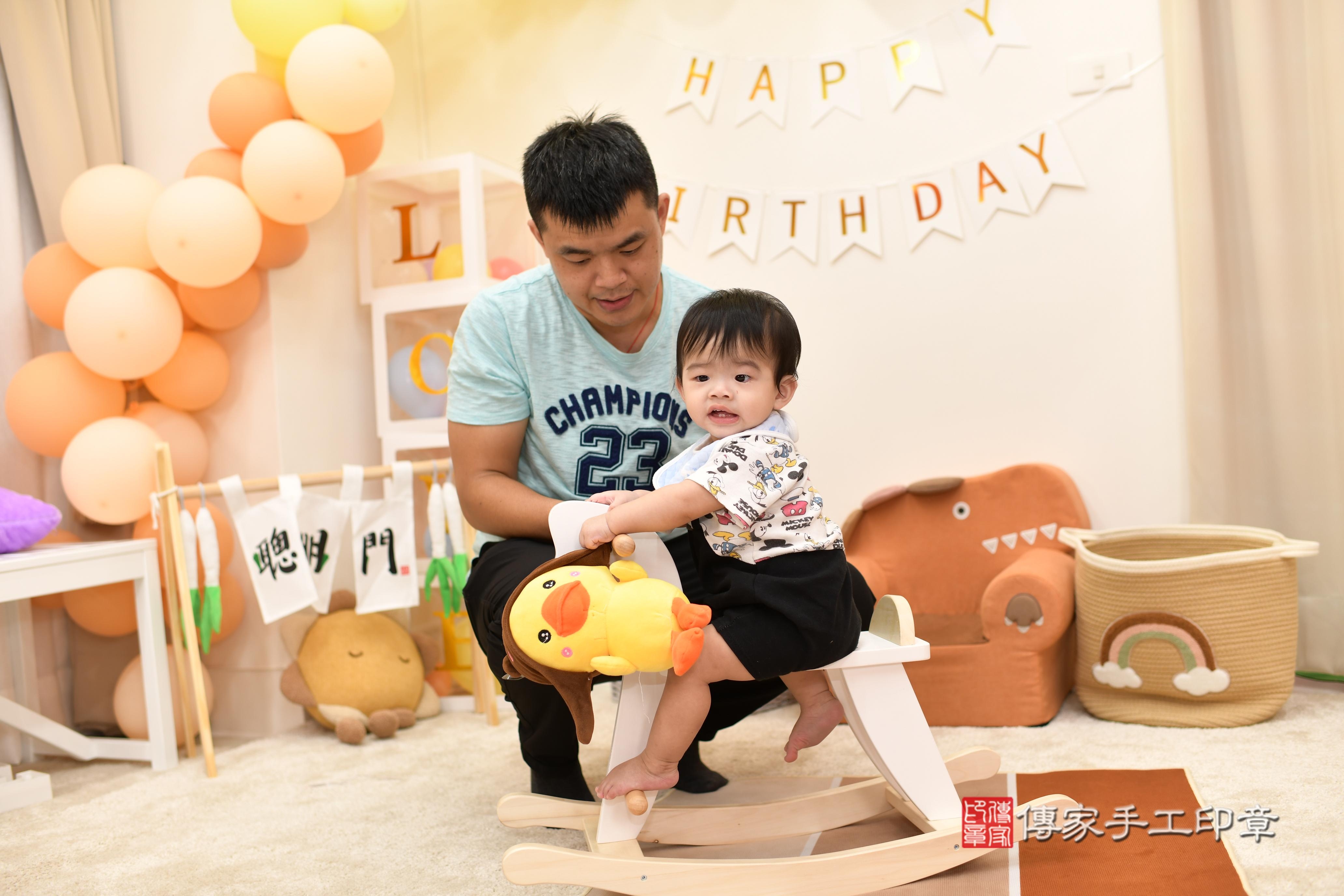 傳家手工印章高雄店、抓周、度脺、中國風會場、傳家嬰兒古禮、吉祥話、抓周道具物品24種、拍照。抓周證書。寶寶抓周、滿周歲、生日快樂、祝福