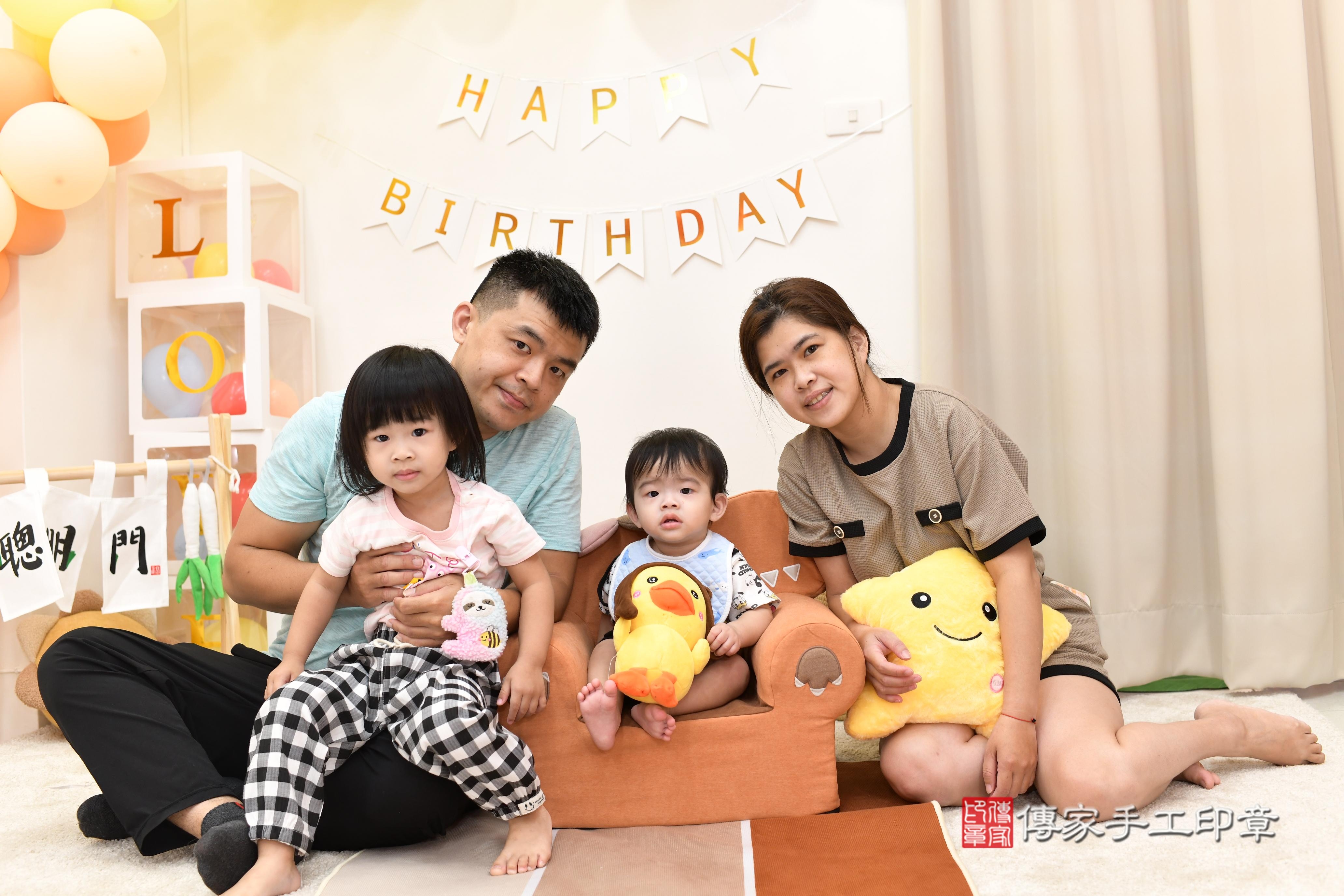 傳家手工印章高雄店、抓周、度脺、中國風會場、傳家嬰兒古禮、吉祥話、抓周道具物品24種、拍照。抓周證書。寶寶抓周、滿周歲、生日快樂、祝福