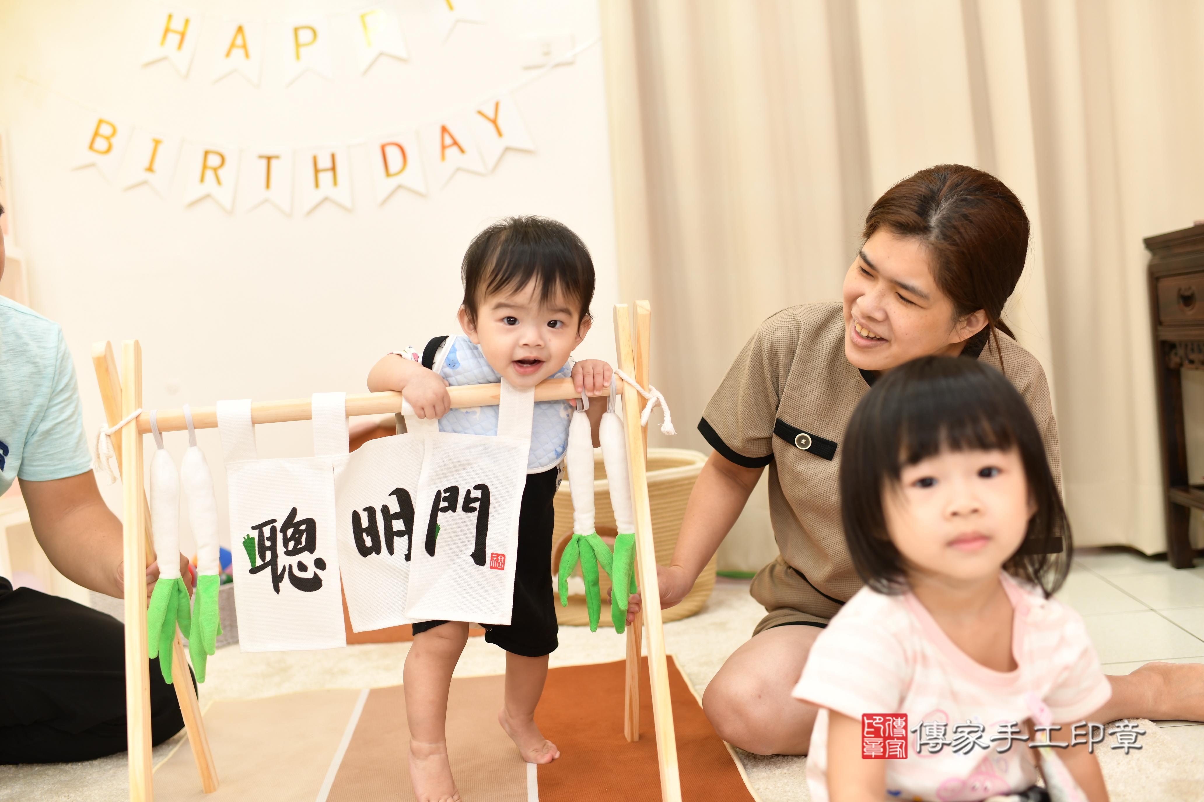 傳家手工印章高雄店、抓周、度脺、中國風會場、傳家嬰兒古禮、吉祥話、抓周道具物品24種、拍照。抓周證書。寶寶抓周、滿周歲、生日快樂、祝福
