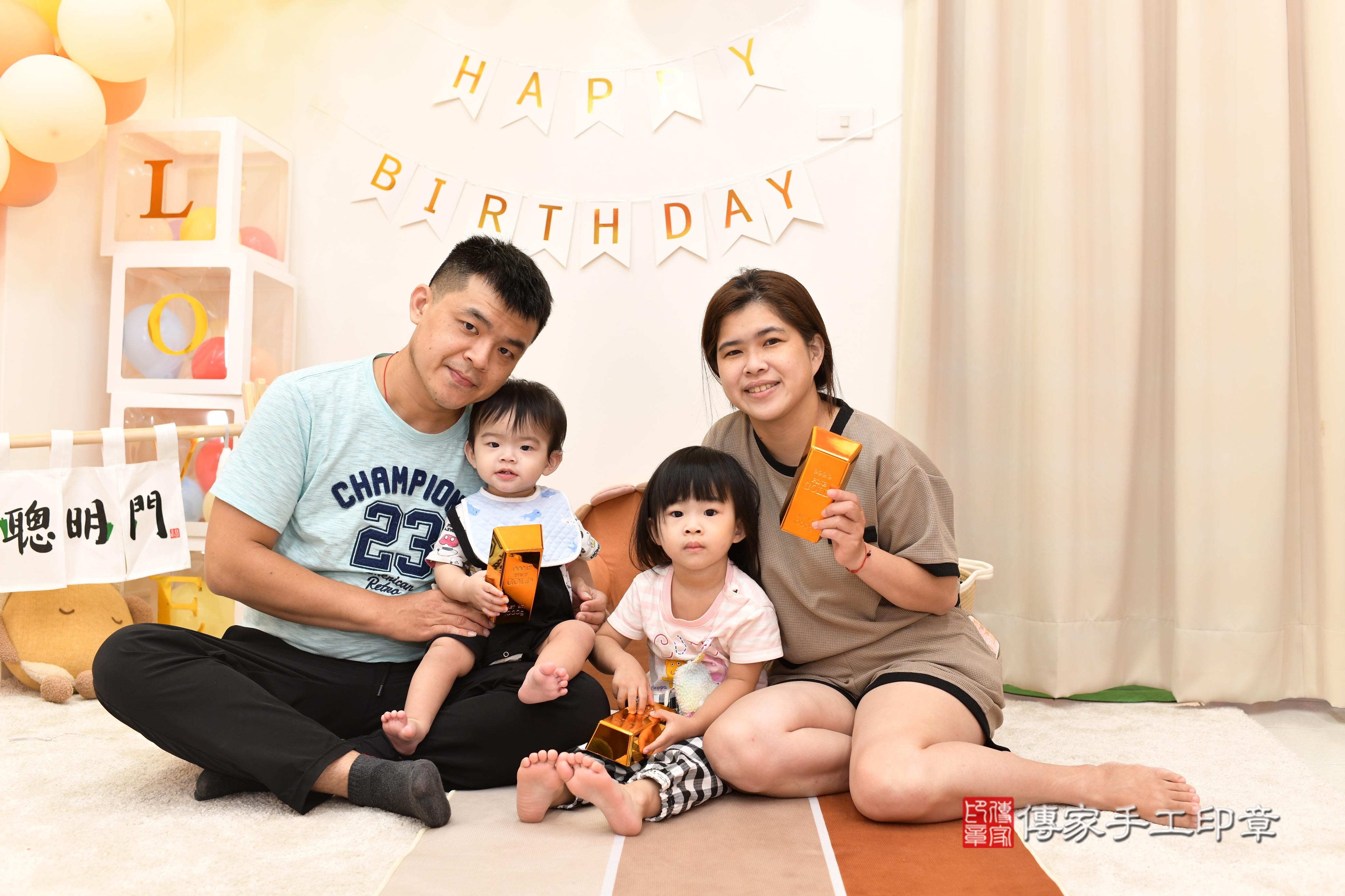 傳家手工印章高雄店、抓周、度脺、中國風會場、傳家嬰兒古禮、吉祥話、抓周道具物品24種、拍照。抓周證書。寶寶抓周、滿周歲、生日快樂、祝福