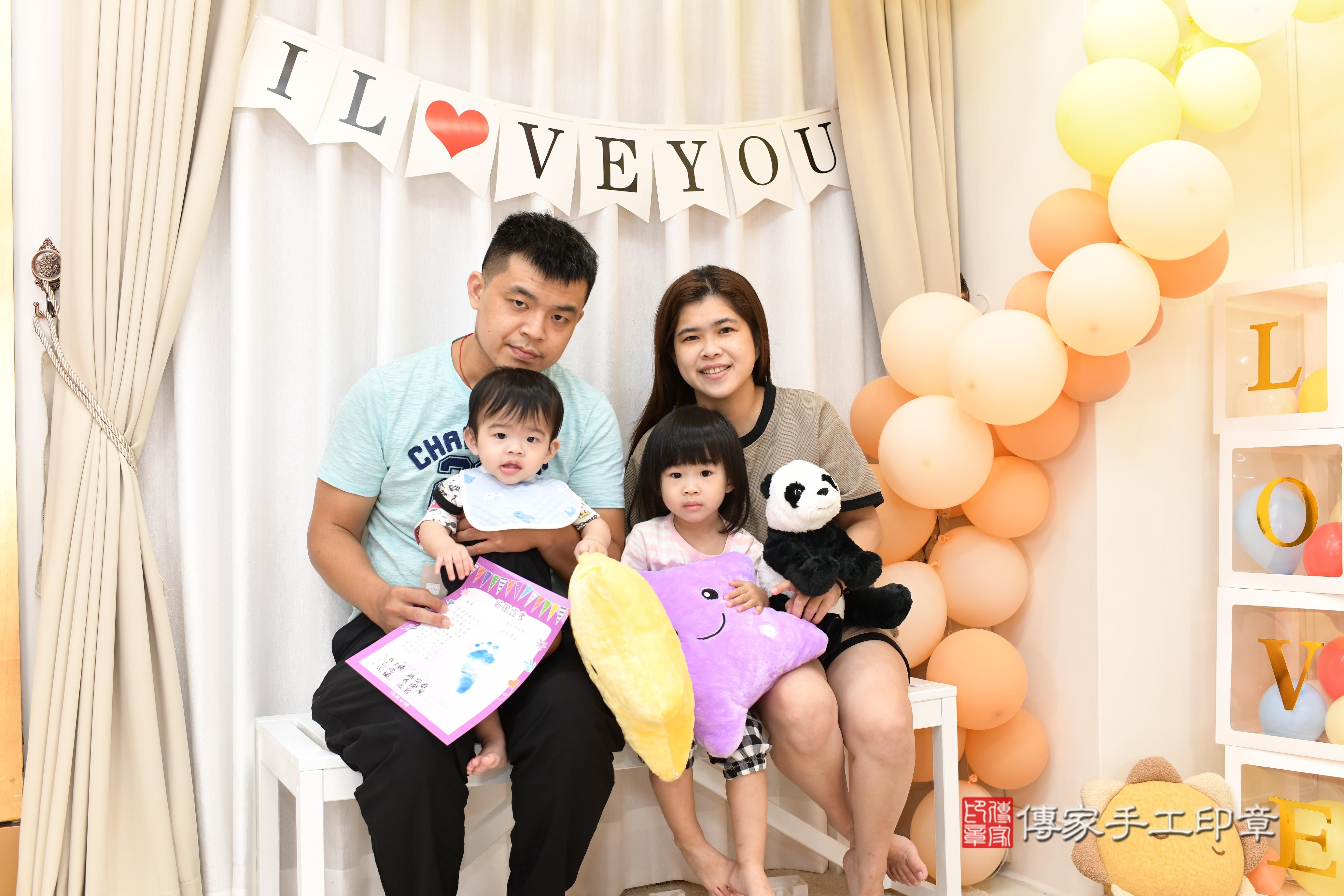 傳家手工印章高雄店、抓周、度脺、中國風會場、傳家嬰兒古禮、吉祥話、抓周道具物品24種、拍照。抓周證書。寶寶抓周、滿周歲、生日快樂、祝福