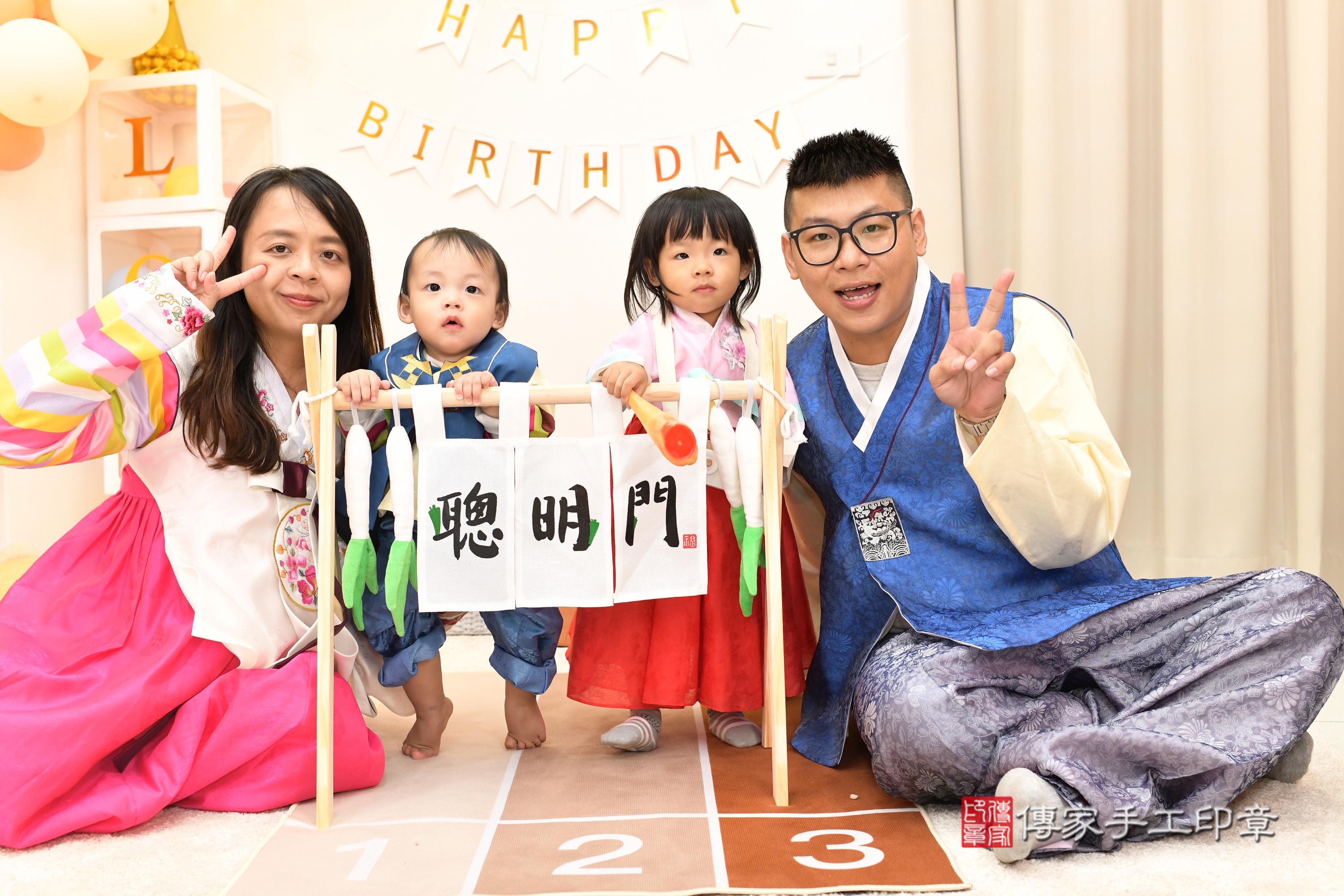 傳家手工印章高雄店、抓周、度脺、中國風會場、傳家嬰兒古禮、吉祥話、抓周道具物品24種、拍照。抓周證書。寶寶抓周、滿周歲、生日快樂、祝福