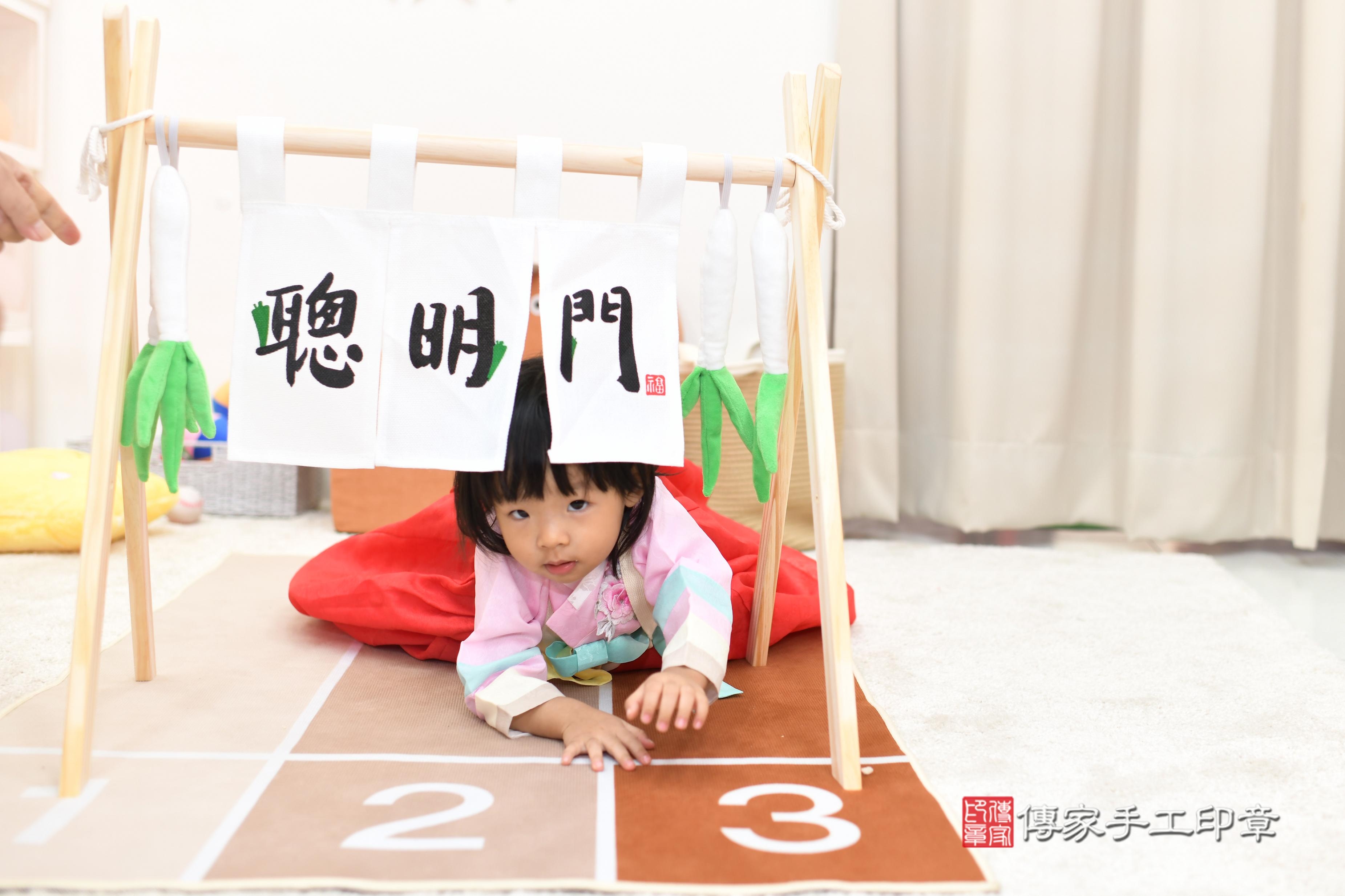 傳家手工印章高雄店、抓周、度脺、中國風會場、傳家嬰兒古禮、吉祥話、抓周道具物品24種、拍照。抓周證書。寶寶抓周、滿周歲、生日快樂、祝福