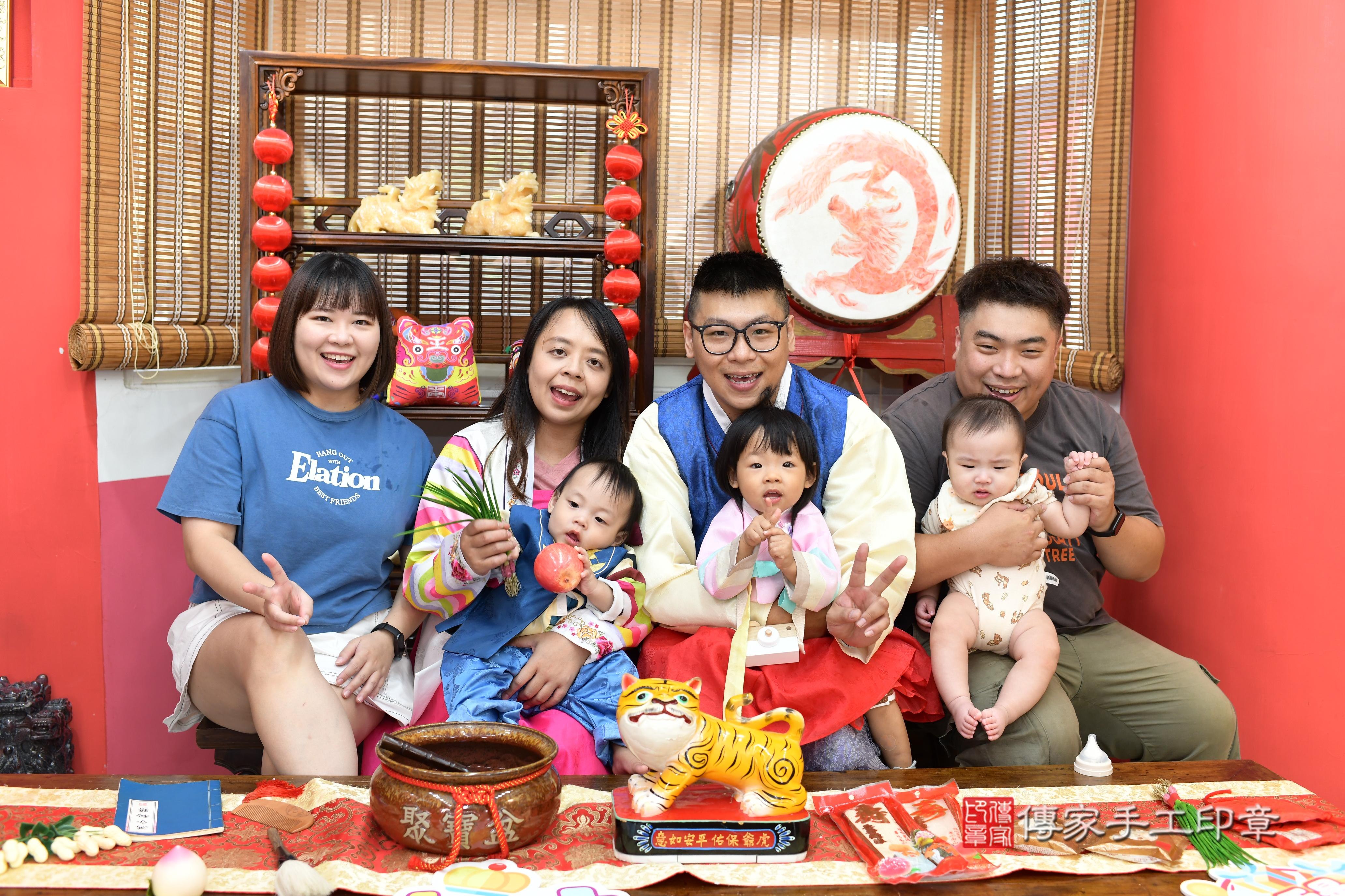 傳家手工印章高雄店、抓周、度脺、中國風會場、傳家嬰兒古禮、吉祥話、抓周道具物品24種、拍照。抓周證書。寶寶抓周、滿周歲、生日快樂、祝福