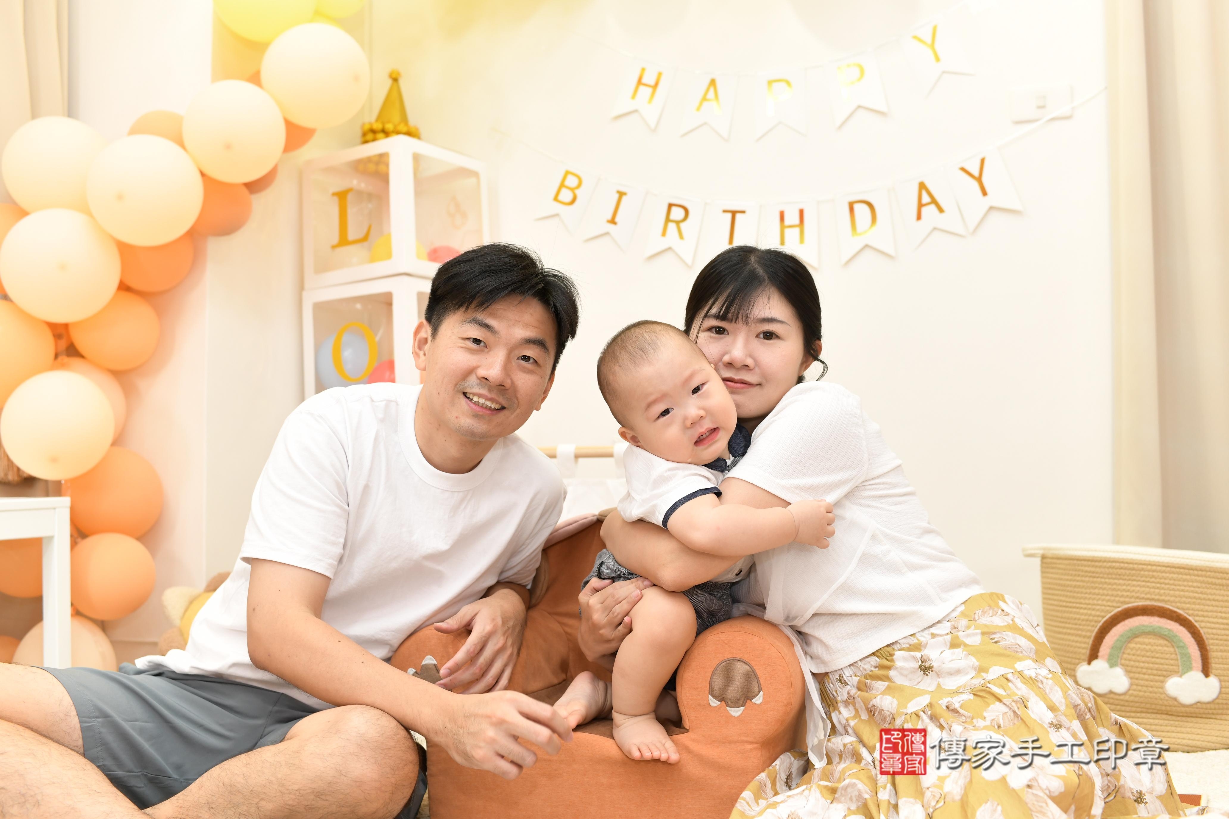 傳家手工印章高雄店、抓周、度脺、中國風會場、傳家嬰兒古禮、吉祥話、抓周道具物品24種、拍照。抓周證書。寶寶抓周、滿周歲、生日快樂、祝福