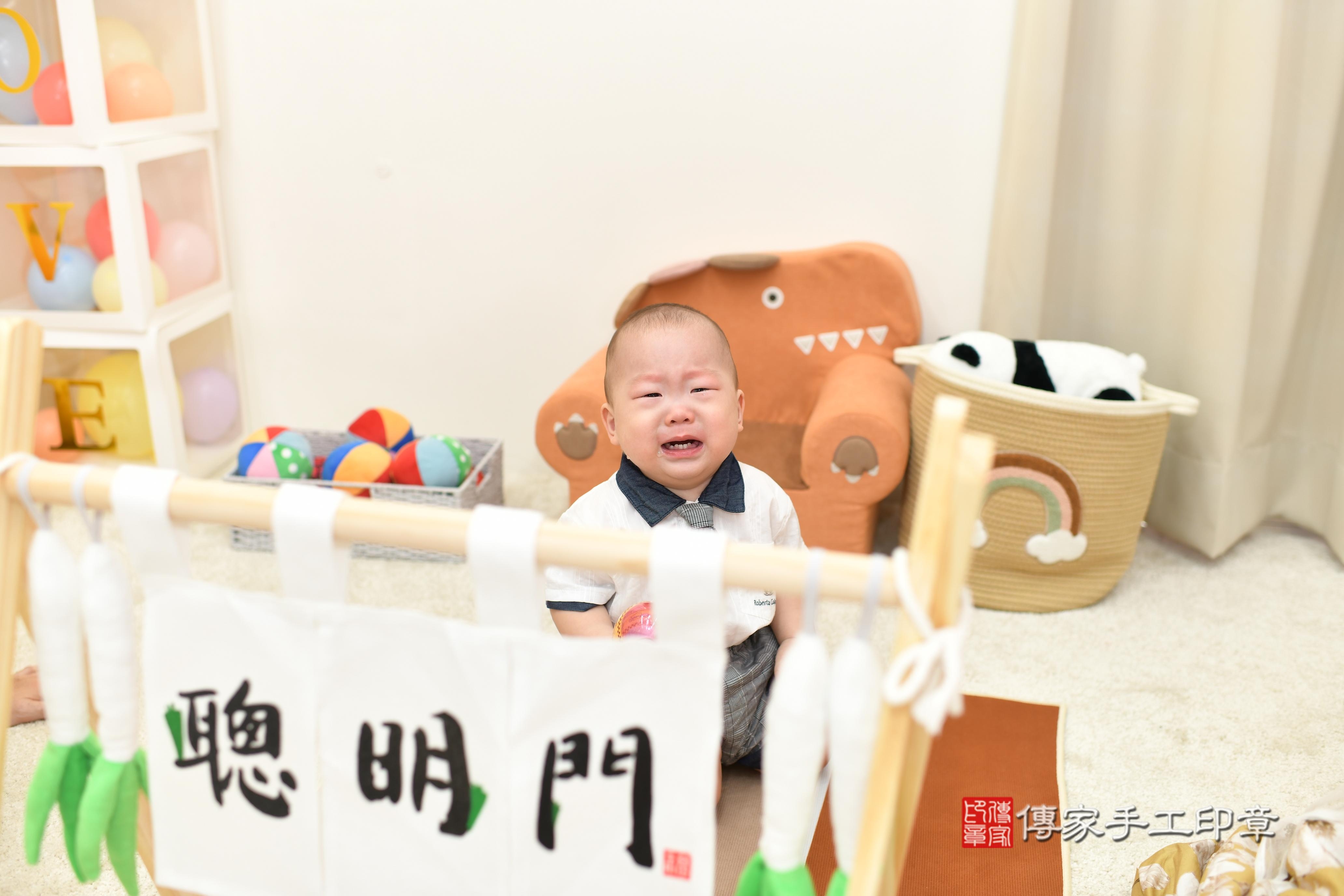 傳家手工印章高雄店、抓周、度脺、中國風會場、傳家嬰兒古禮、吉祥話、抓周道具物品24種、拍照。抓周證書。寶寶抓周、滿周歲、生日快樂、祝福