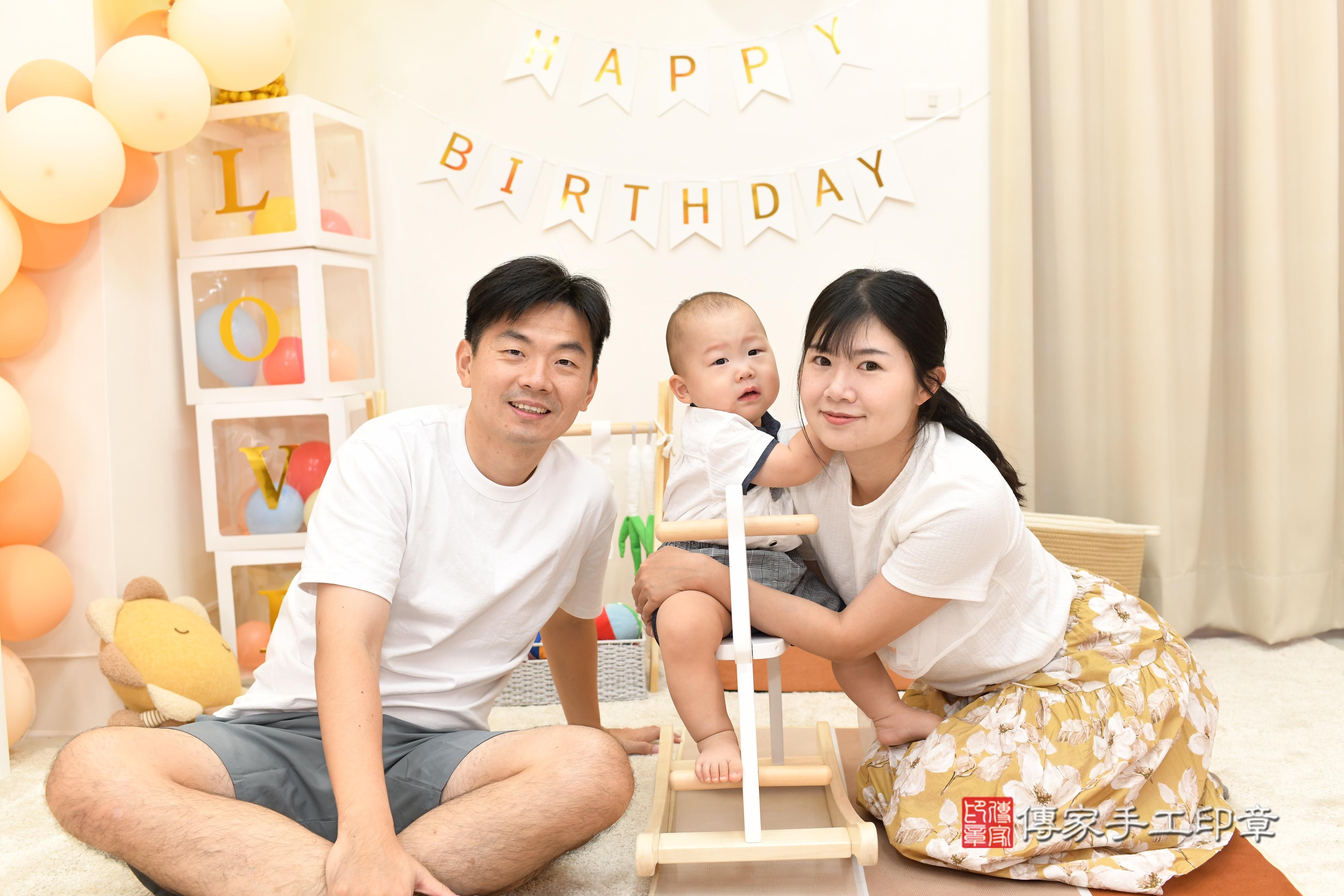 傳家手工印章高雄店、抓周、度脺、中國風會場、傳家嬰兒古禮、吉祥話、抓周道具物品24種、拍照。抓周證書。寶寶抓周、滿周歲、生日快樂、祝福