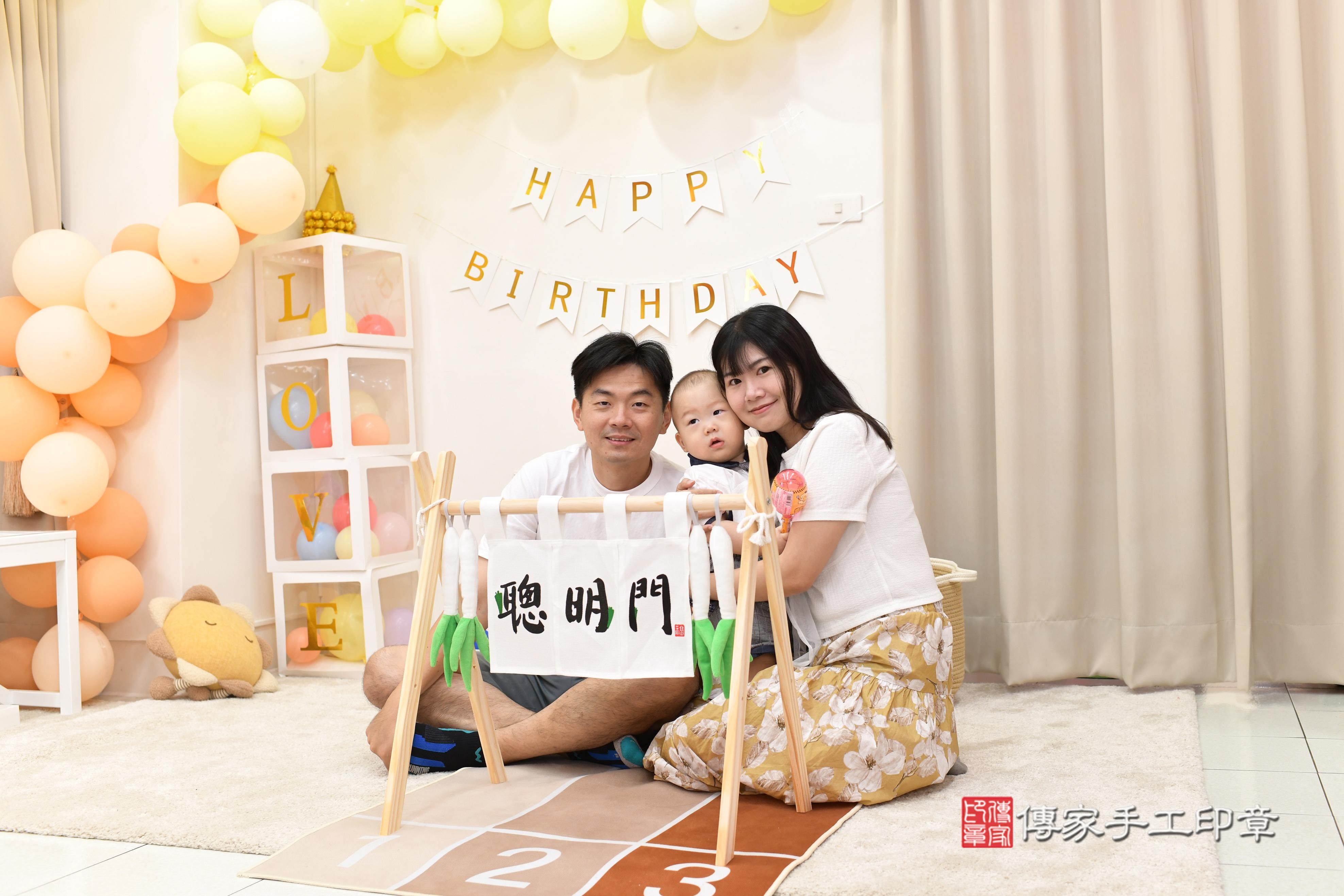 傳家手工印章高雄店、抓周、度脺、中國風會場、傳家嬰兒古禮、吉祥話、抓周道具物品24種、拍照。抓周證書。寶寶抓周、滿周歲、生日快樂、祝福