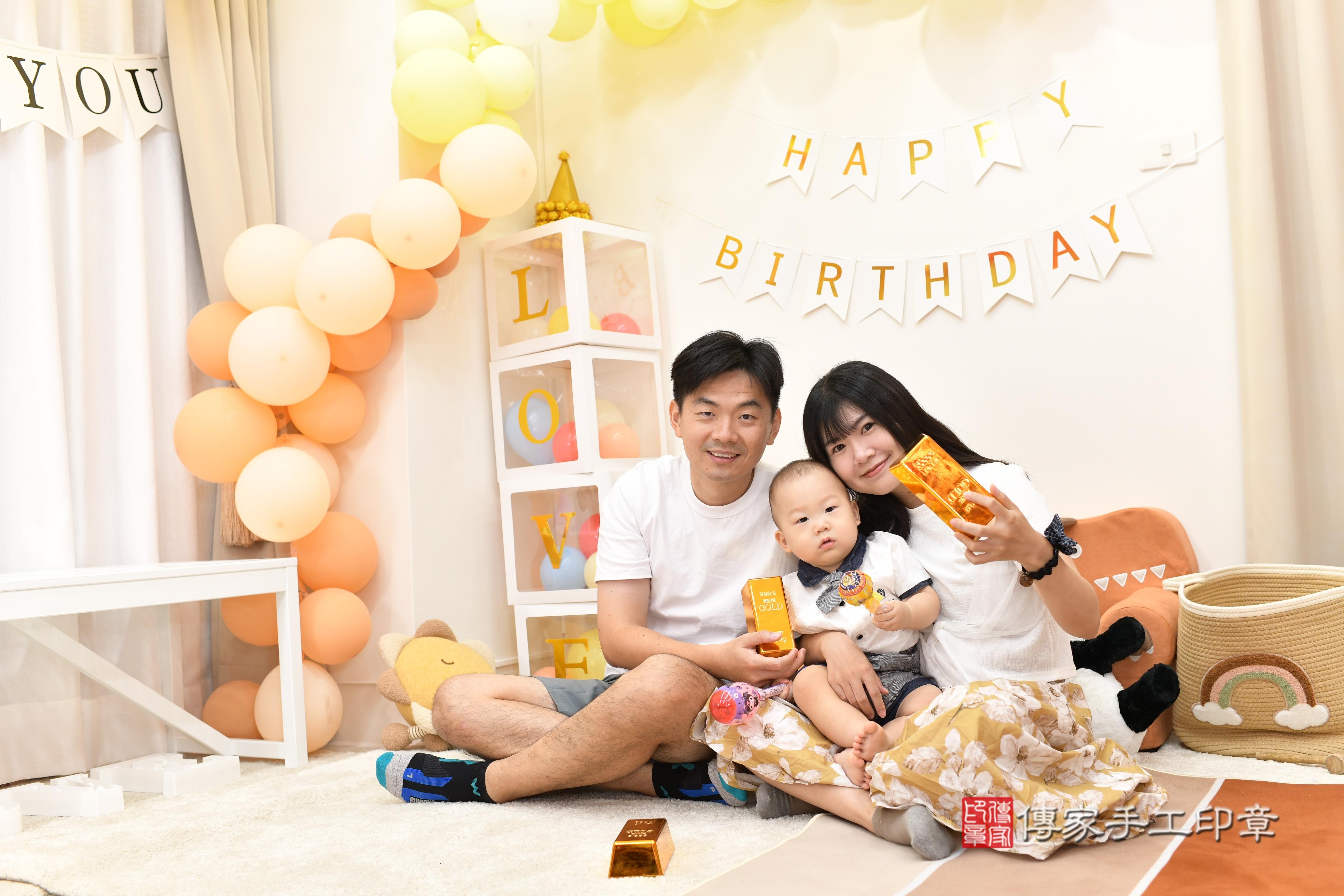 傳家手工印章高雄店、抓周、度脺、中國風會場、傳家嬰兒古禮、吉祥話、抓周道具物品24種、拍照。抓周證書。寶寶抓周、滿周歲、生日快樂、祝福