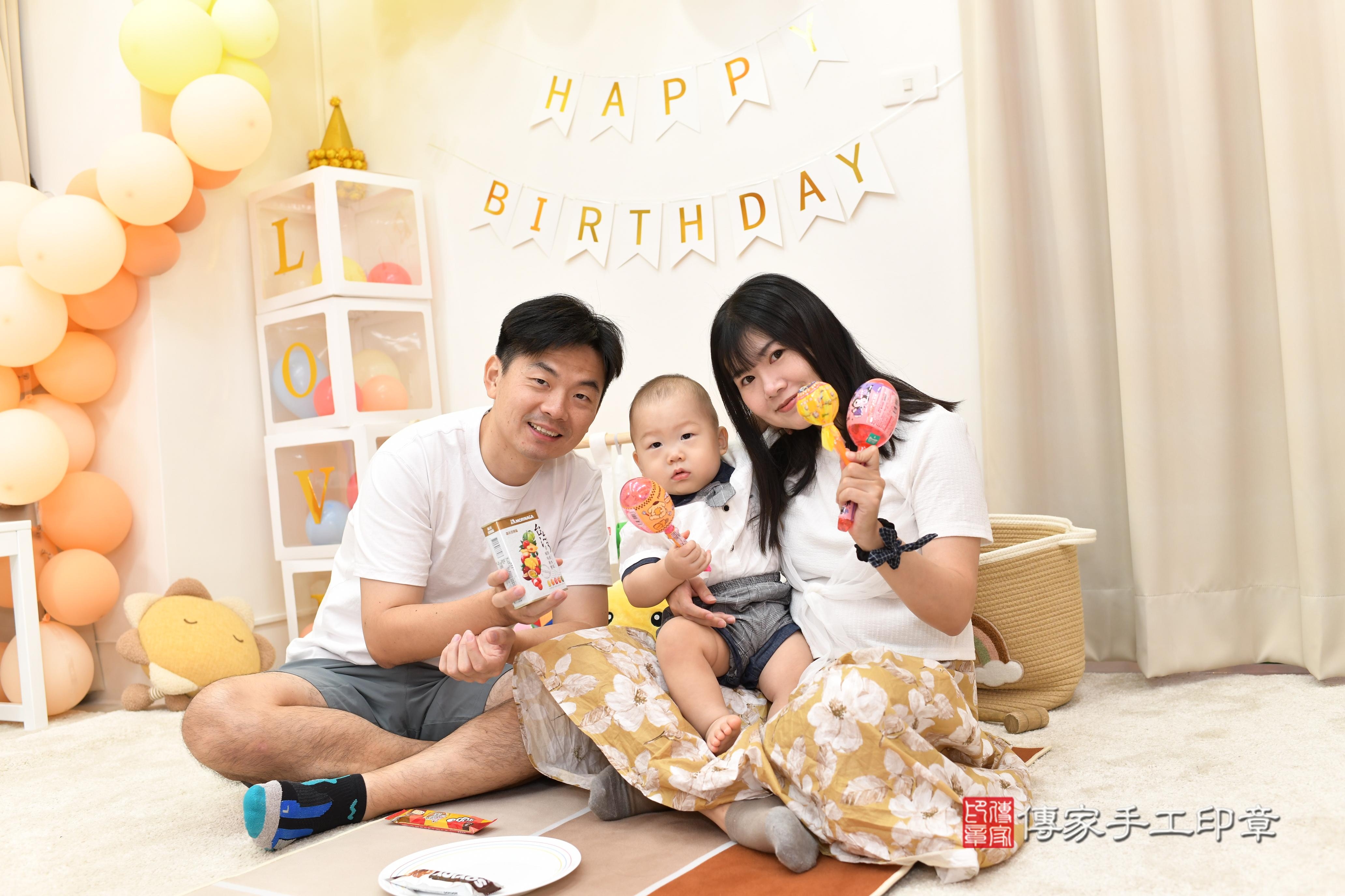 傳家手工印章高雄店、抓周、度脺、中國風會場、傳家嬰兒古禮、吉祥話、抓周道具物品24種、拍照。抓周證書。寶寶抓周、滿周歲、生日快樂、祝福