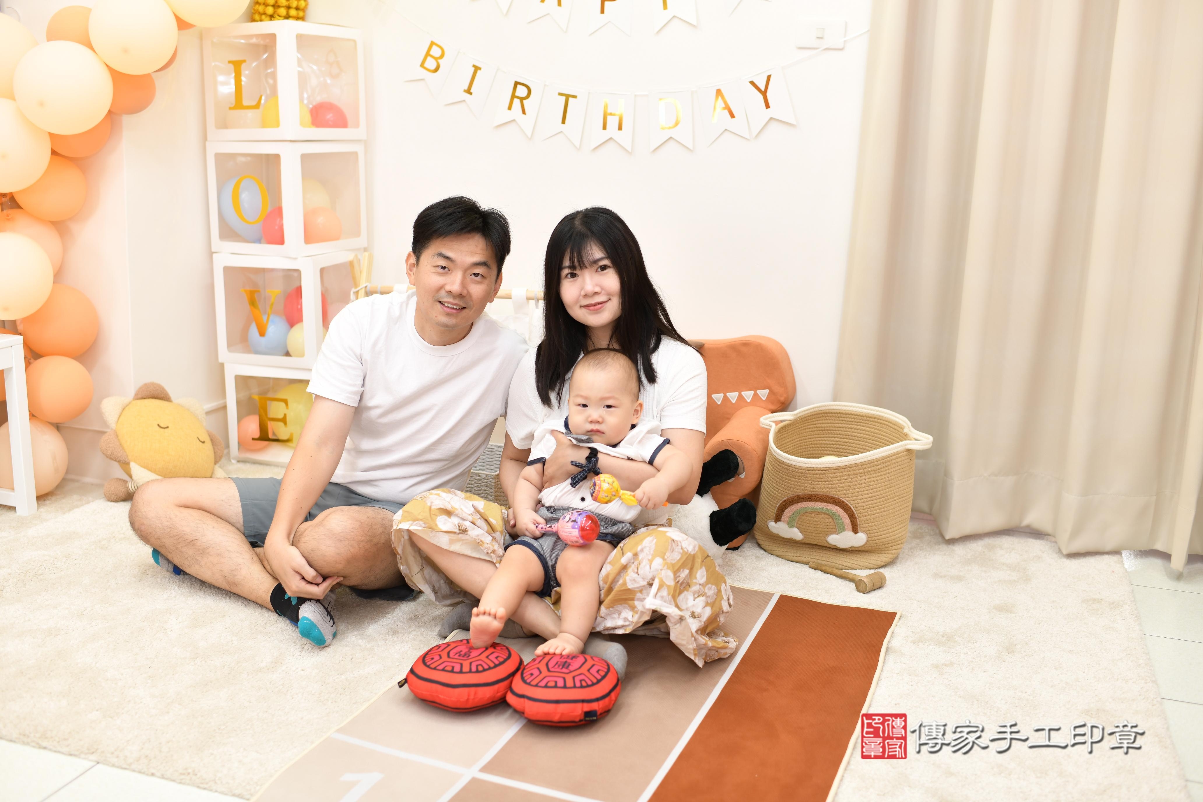 傳家手工印章高雄店、抓周、度脺、中國風會場、傳家嬰兒古禮、吉祥話、抓周道具物品24種、拍照。抓周證書。寶寶抓周、滿周歲、生日快樂、祝福