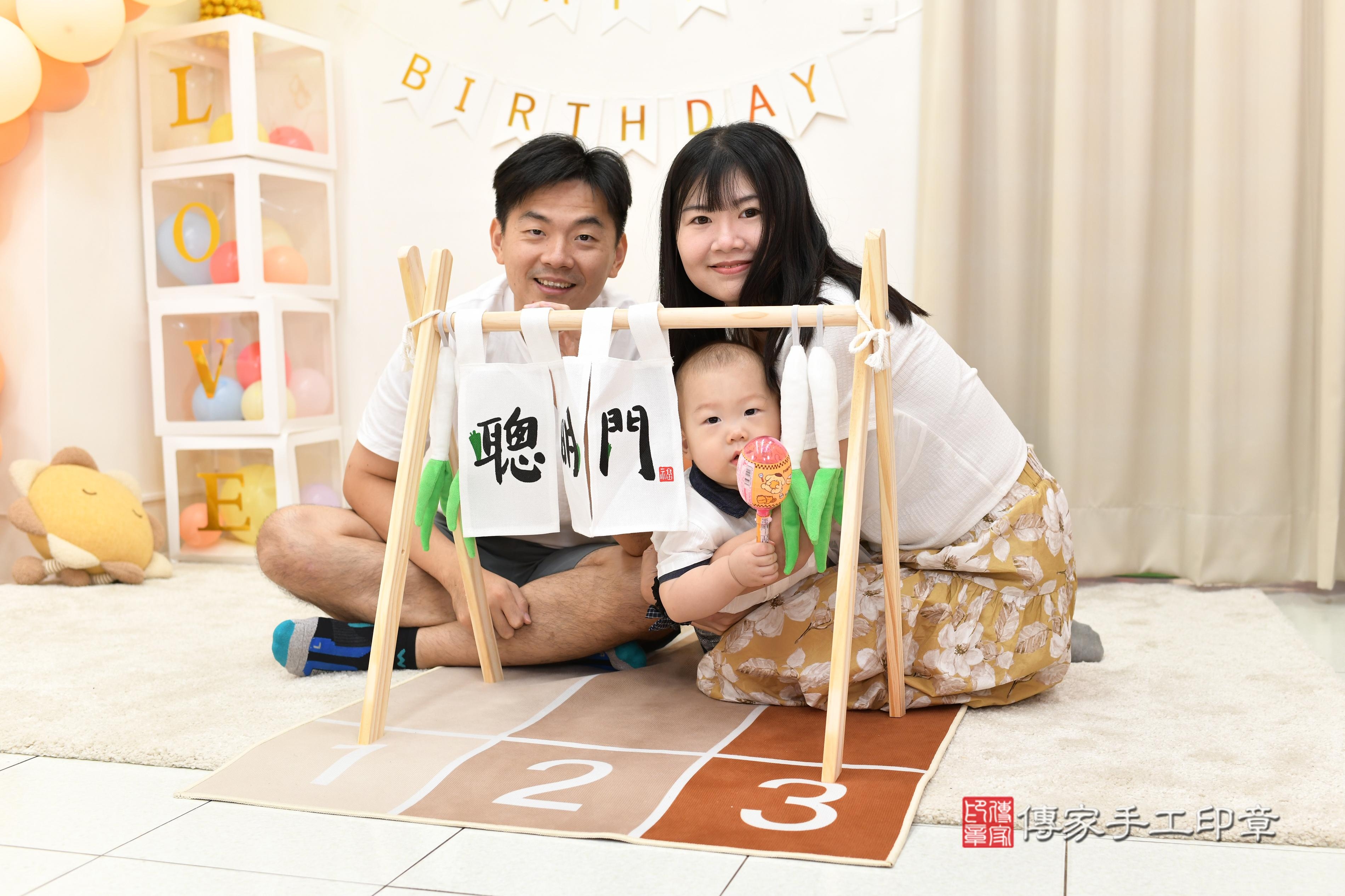 傳家手工印章高雄店、抓周、度脺、中國風會場、傳家嬰兒古禮、吉祥話、抓周道具物品24種、拍照。抓周證書。寶寶抓周、滿周歲、生日快樂、祝福