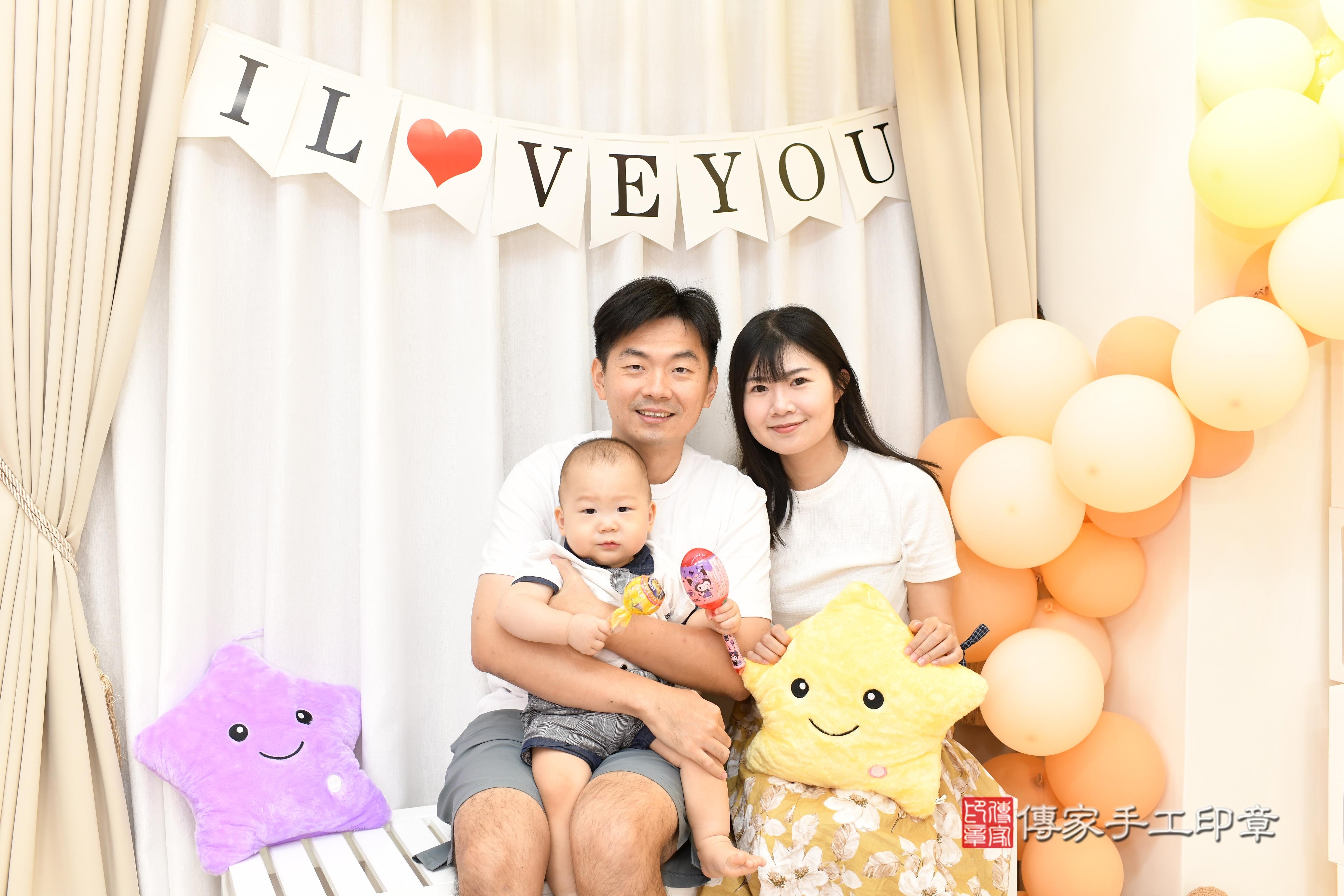 傳家手工印章高雄店、抓周、度脺、中國風會場、傳家嬰兒古禮、吉祥話、抓周道具物品24種、拍照。抓周證書。寶寶抓周、滿周歲、生日快樂、祝福