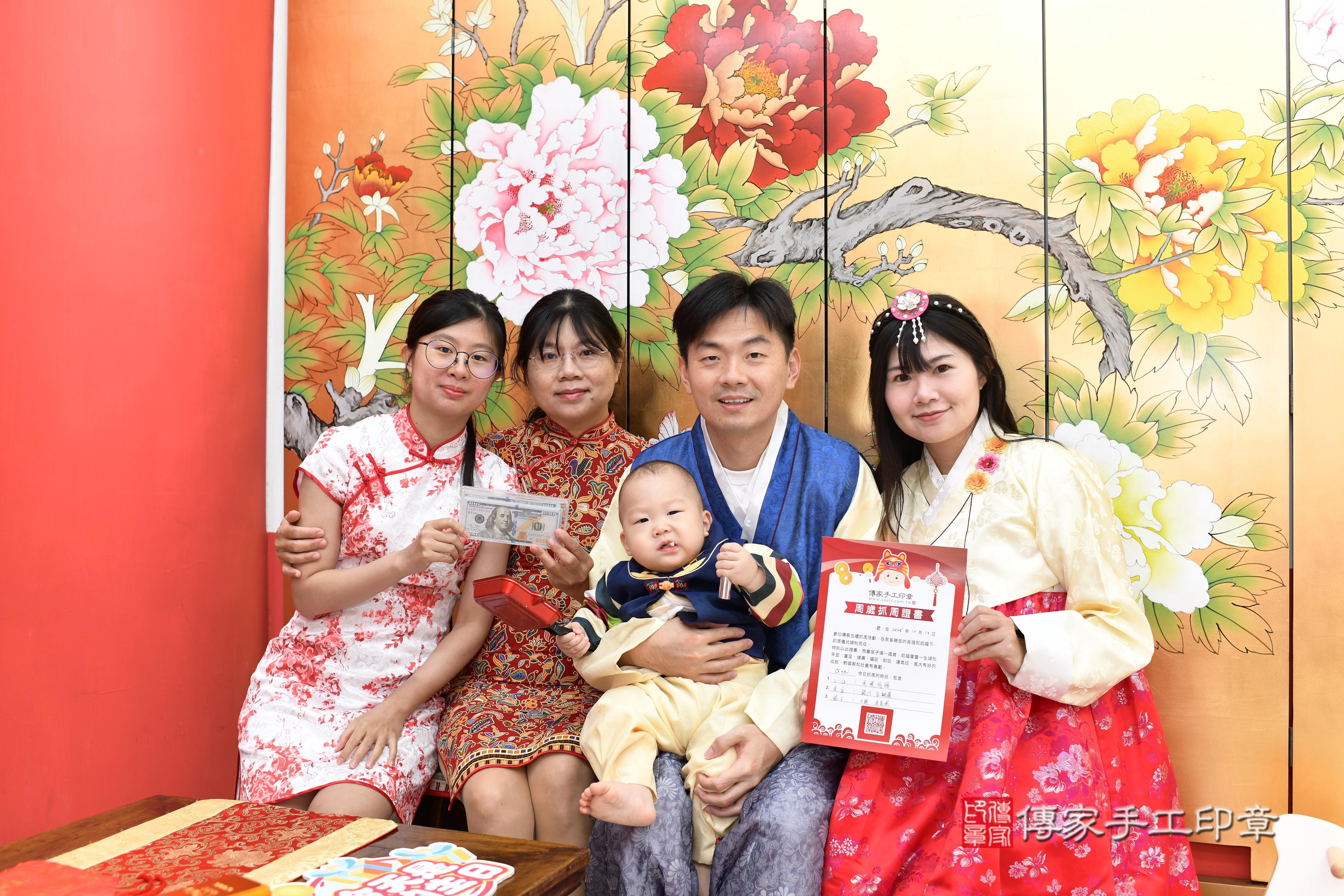 傳家手工印章高雄店、抓周、度脺、中國風會場、傳家嬰兒古禮、吉祥話、抓周道具物品24種、拍照。抓周證書。寶寶抓周、滿周歲、生日快樂、祝福