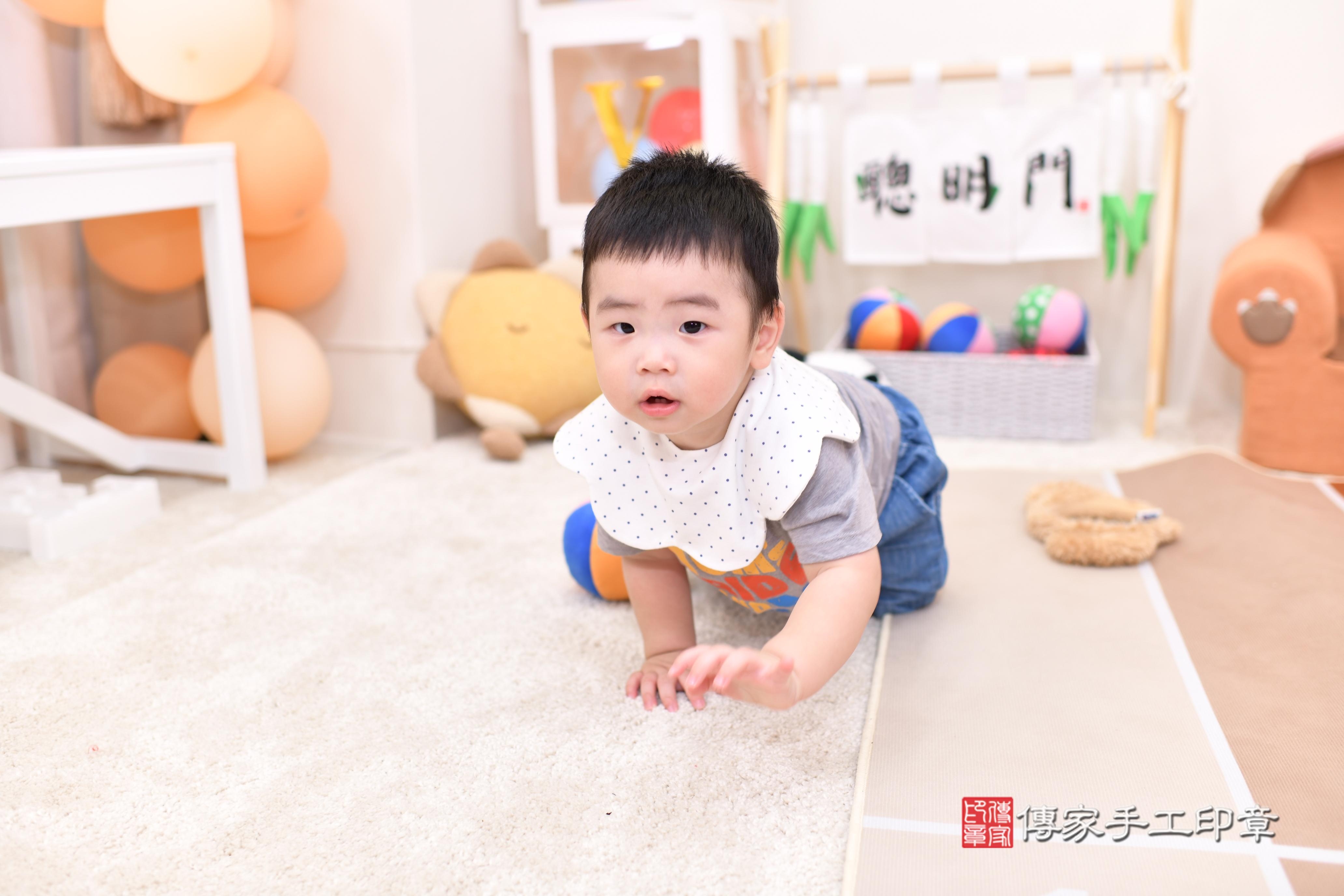 傳家手工印章高雄店、抓周、度脺、中國風會場、傳家嬰兒古禮、吉祥話、抓周道具物品24種、拍照。抓周證書。寶寶抓周、滿周歲、生日快樂、祝福