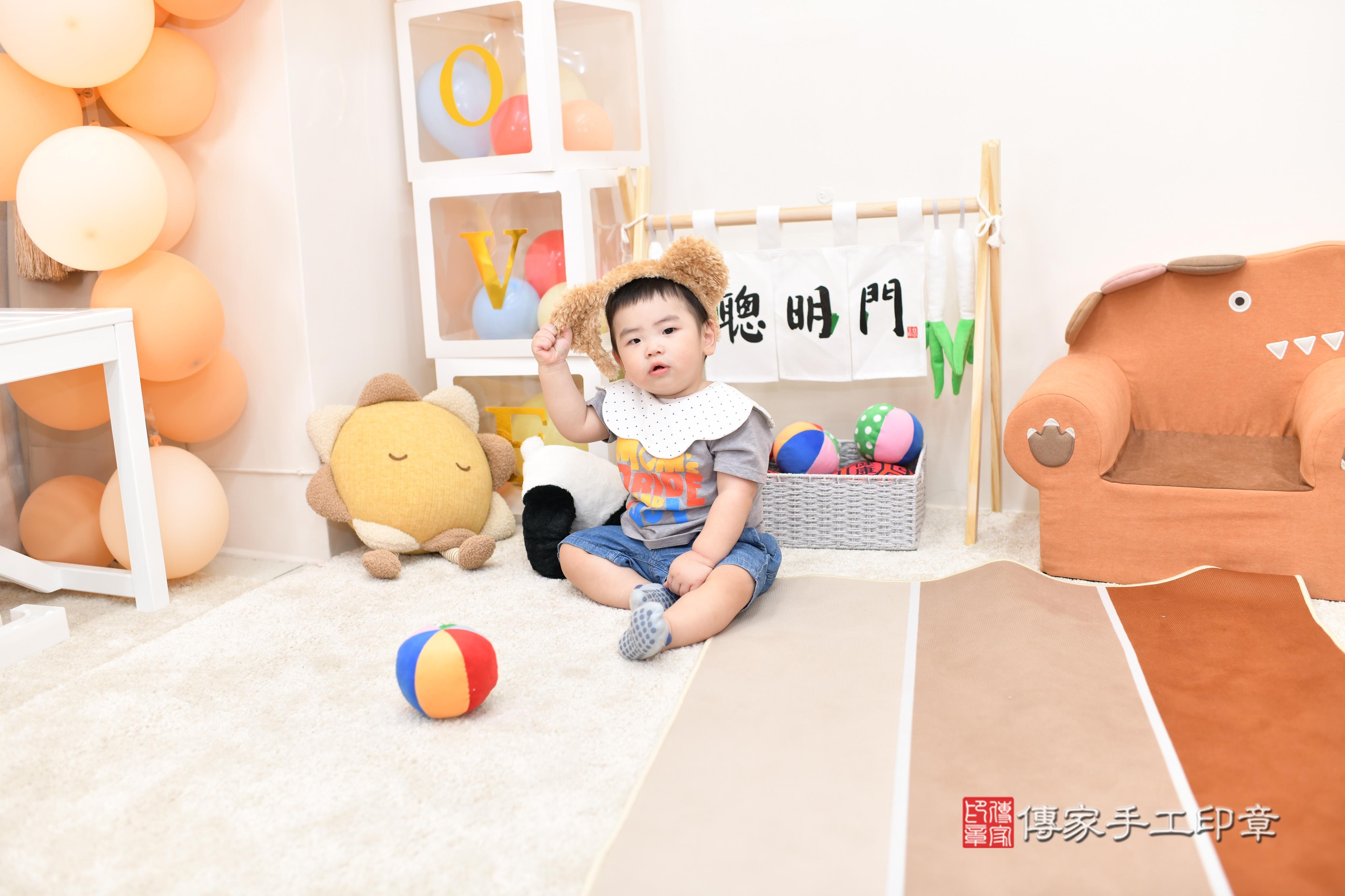 傳家手工印章高雄店、抓周、度脺、中國風會場、傳家嬰兒古禮、吉祥話、抓周道具物品24種、拍照。抓周證書。寶寶抓周、滿周歲、生日快樂、祝福