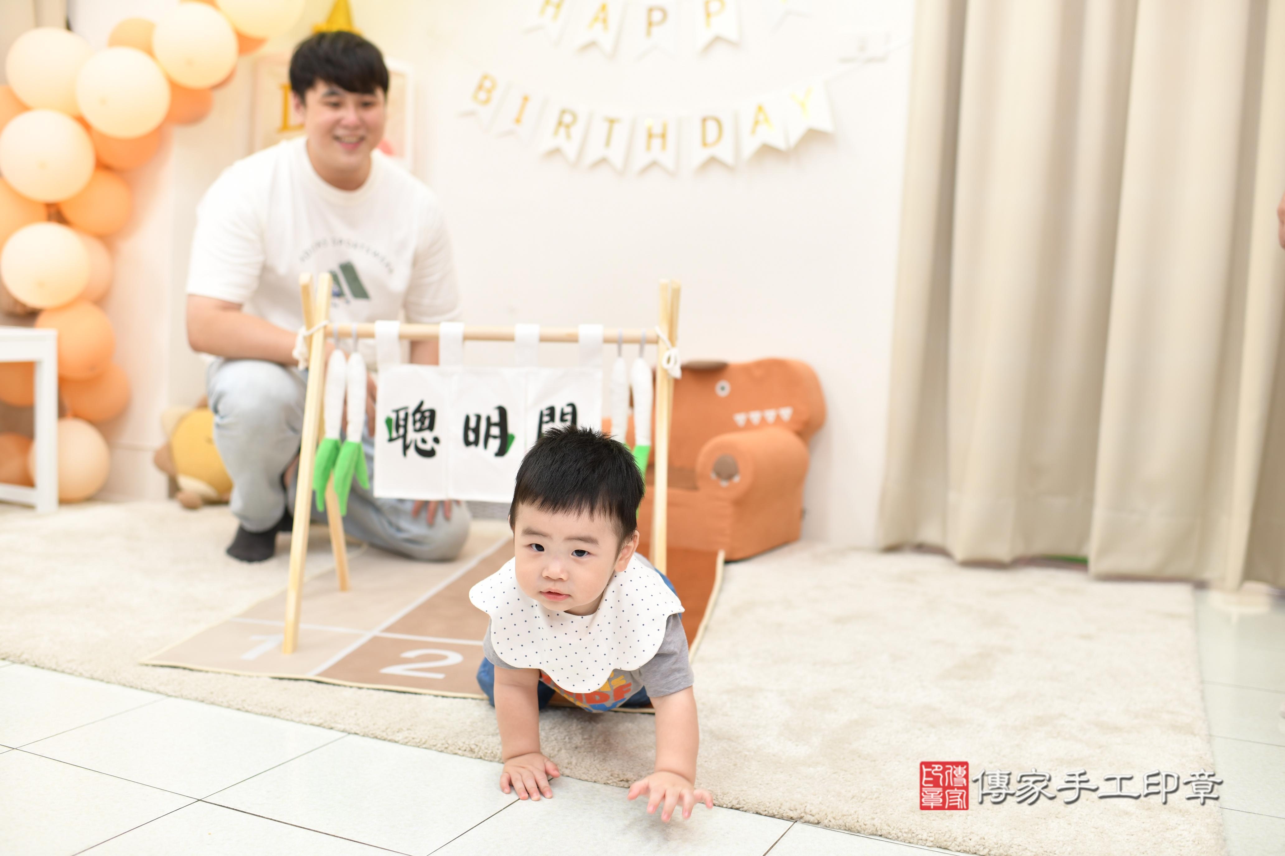 傳家手工印章高雄店、抓周、度脺、中國風會場、傳家嬰兒古禮、吉祥話、抓周道具物品24種、拍照。抓周證書。寶寶抓周、滿周歲、生日快樂、祝福