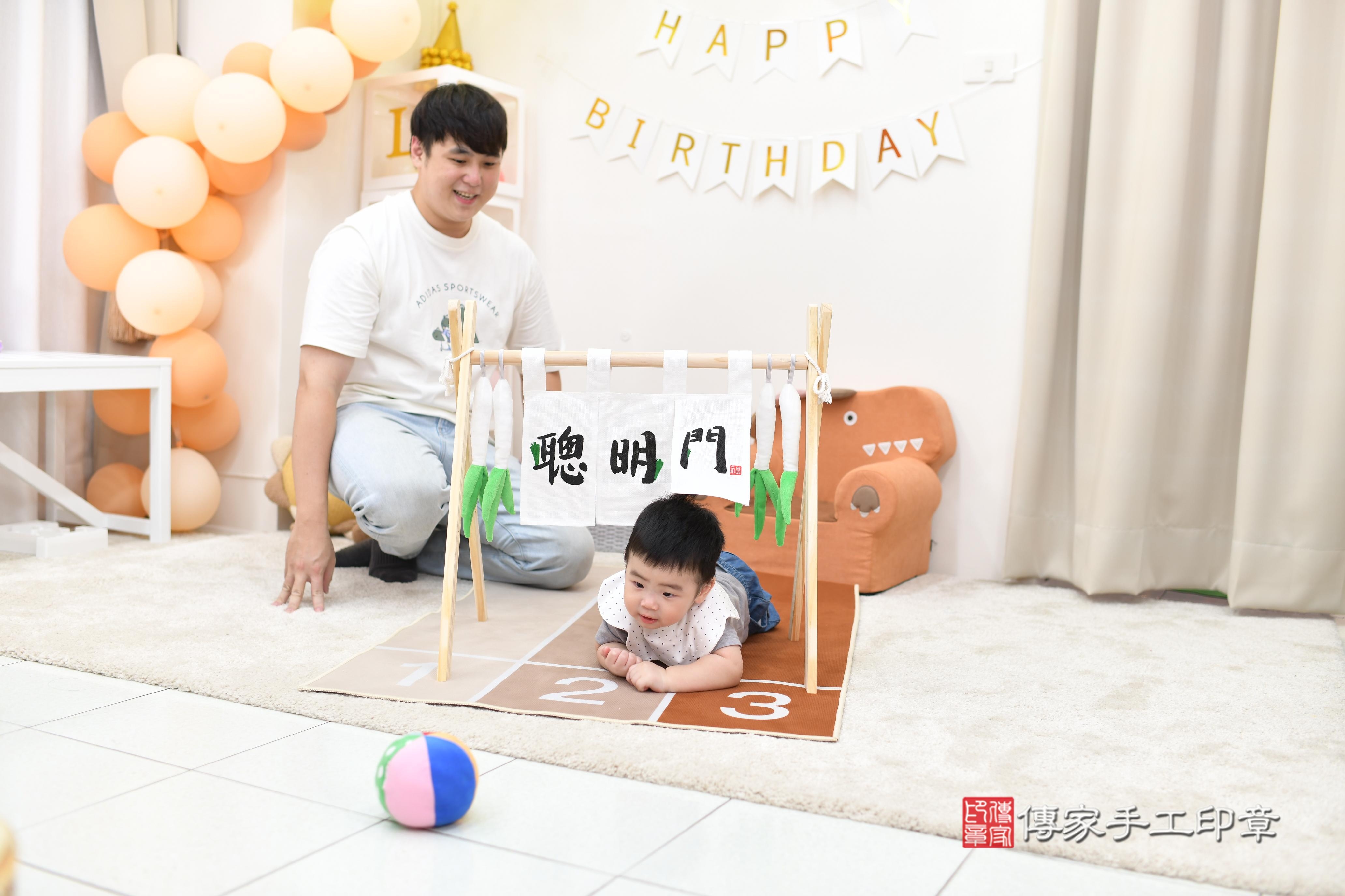 傳家手工印章高雄店、抓周、度脺、中國風會場、傳家嬰兒古禮、吉祥話、抓周道具物品24種、拍照。抓周證書。寶寶抓周、滿周歲、生日快樂、祝福