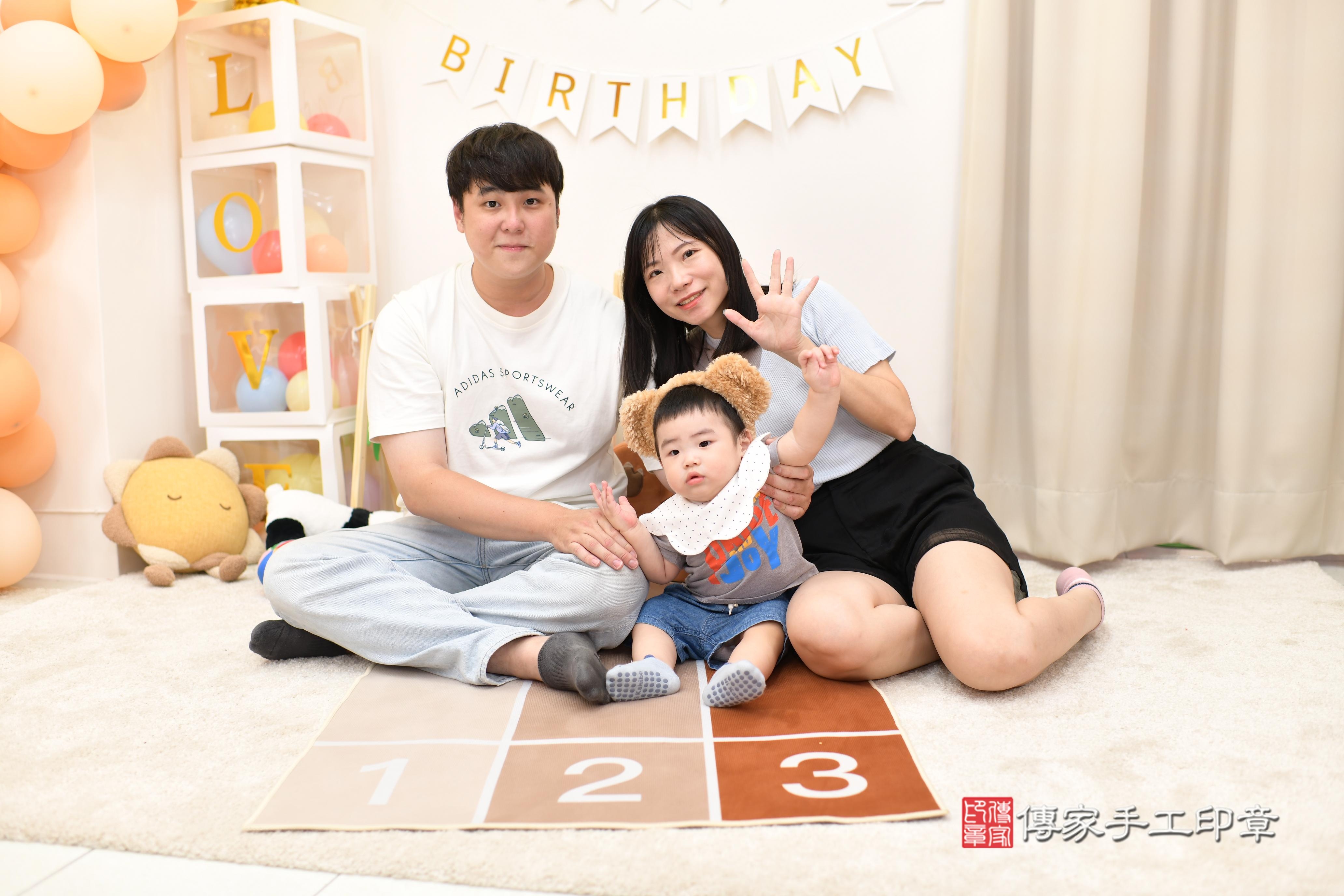 傳家手工印章高雄店、抓周、度脺、中國風會場、傳家嬰兒古禮、吉祥話、抓周道具物品24種、拍照。抓周證書。寶寶抓周、滿周歲、生日快樂、祝福