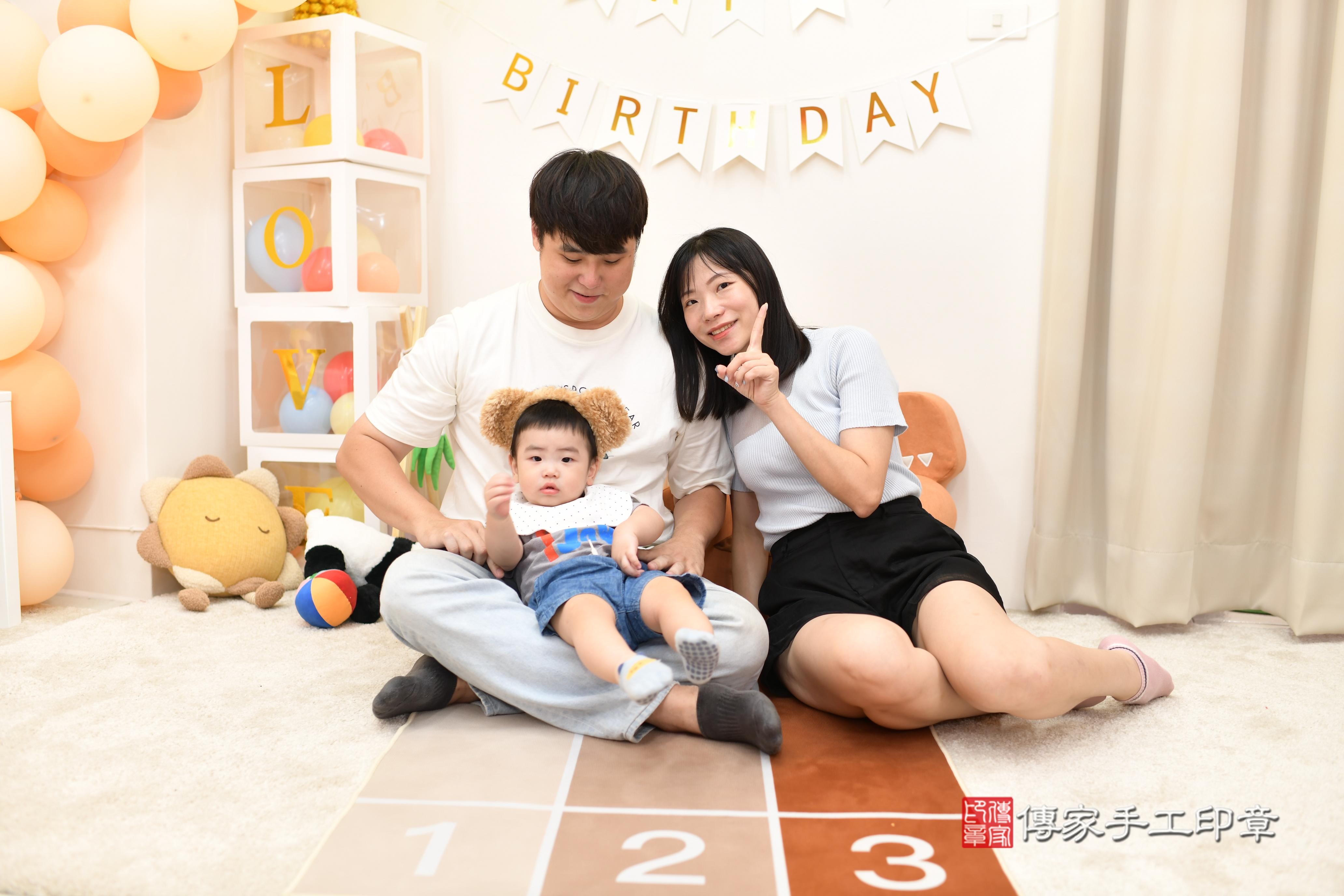 傳家手工印章高雄店、抓周、度脺、中國風會場、傳家嬰兒古禮、吉祥話、抓周道具物品24種、拍照。抓周證書。寶寶抓周、滿周歲、生日快樂、祝福